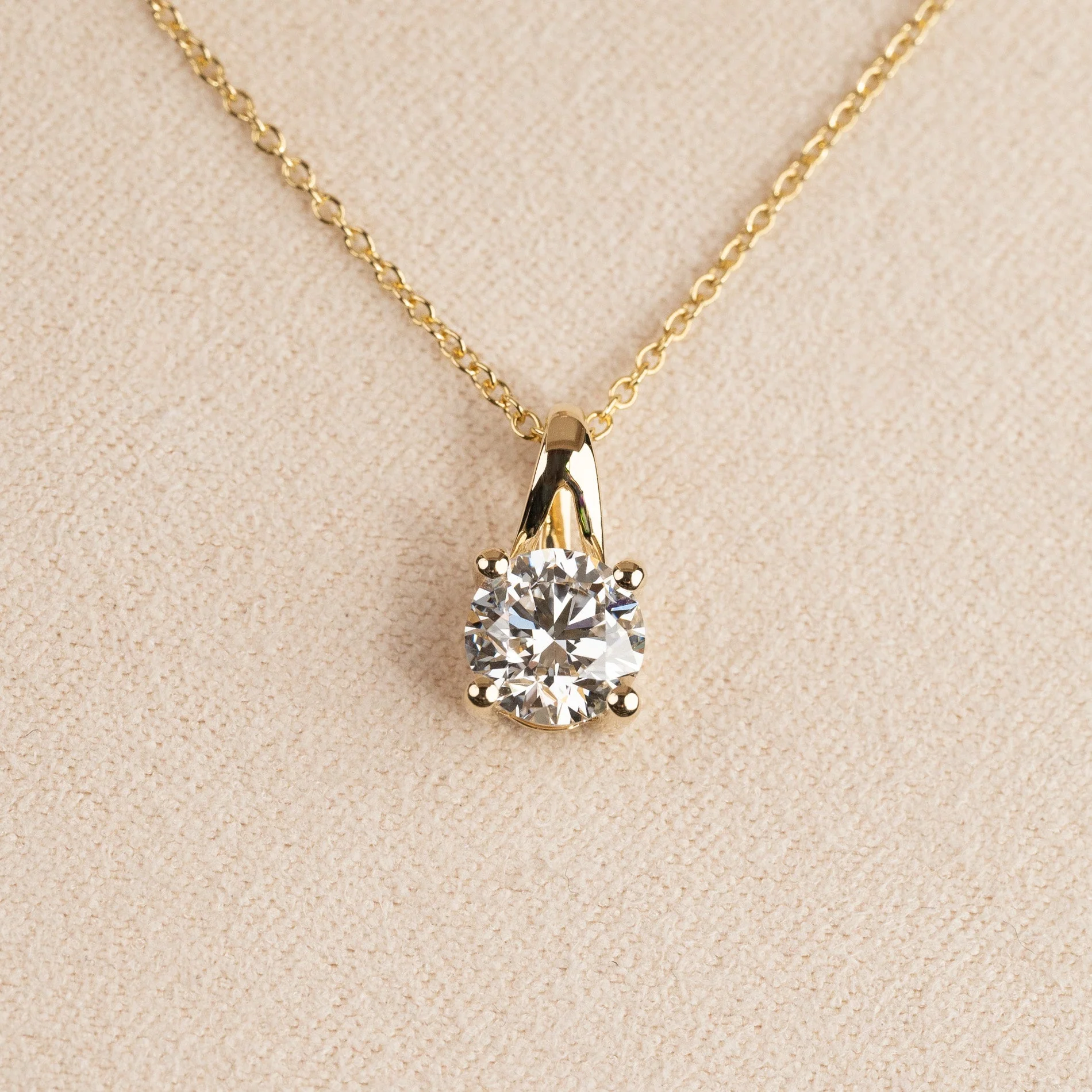 PRONG SOLITAIRE DIAMOND PENDANT - Image 10