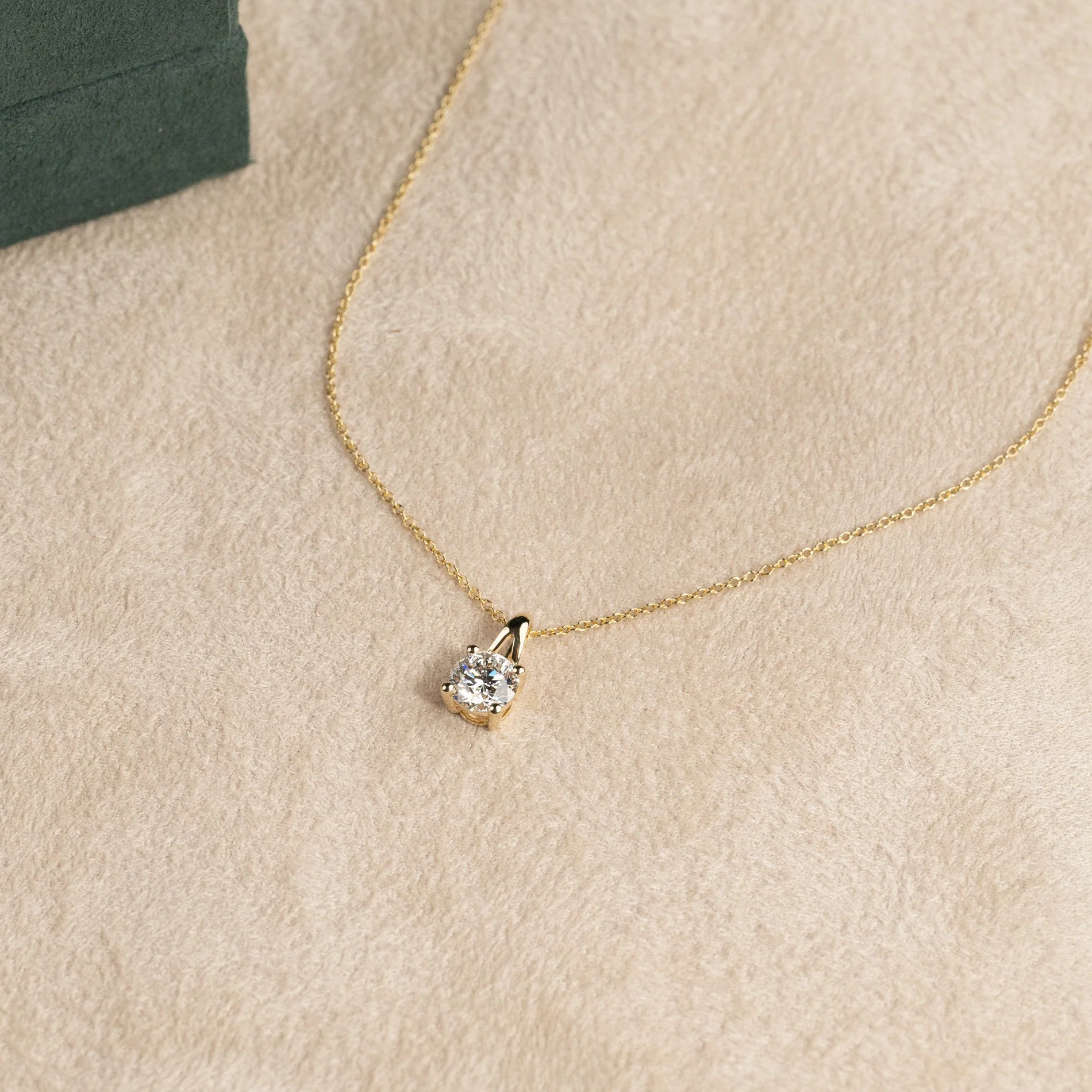 PRONG SOLITAIRE LAB-DIAMOND PENDANT - 1.0ct - YG - Image 11