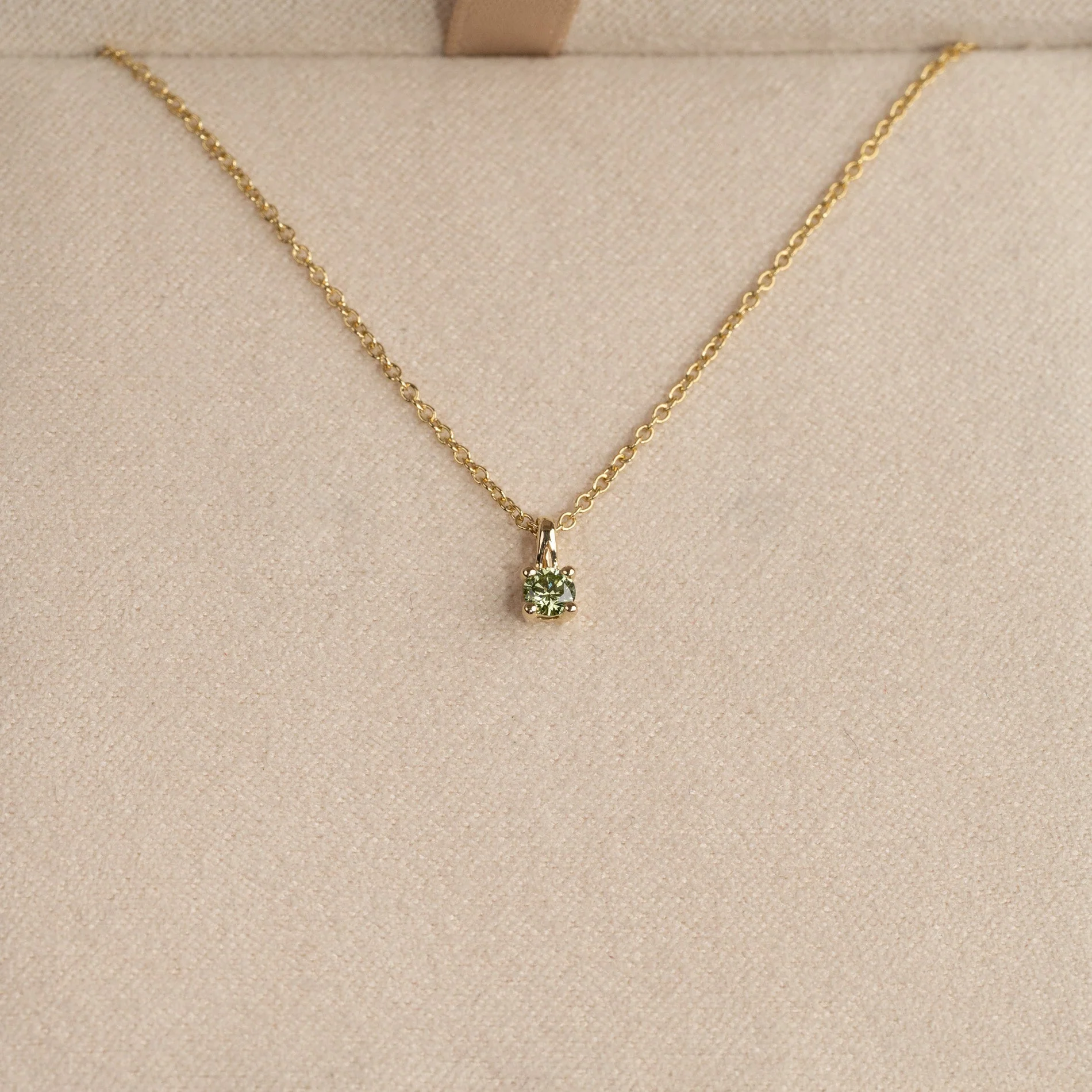 PRONG SOLITAIRE OCEAN GREEN LAB-DIAMOND PENDANT - 0.1ct - YG - Image 4
