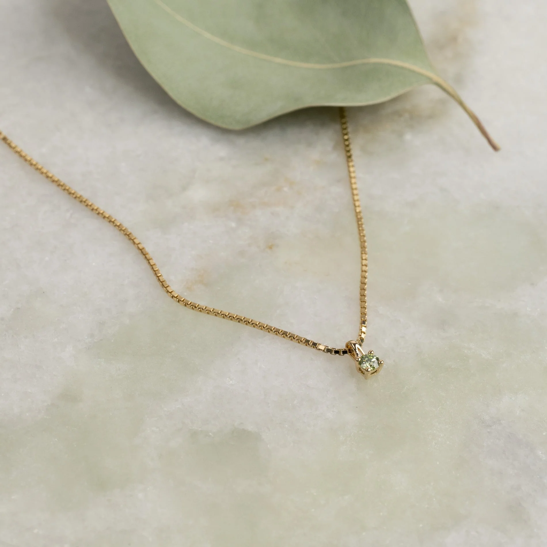 PRONG SOLITAIRE OCEAN GREEN LAB-DIAMOND PENDANT - 0.1ct - YG - Image 5