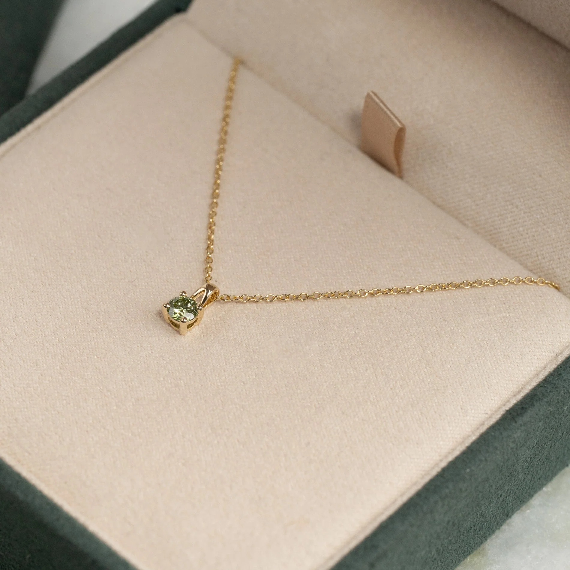 PRONG SOLITAIRE OCEAN GREEN LAB-DIAMOND PENDANT - 0.25ct - YG - Image 5