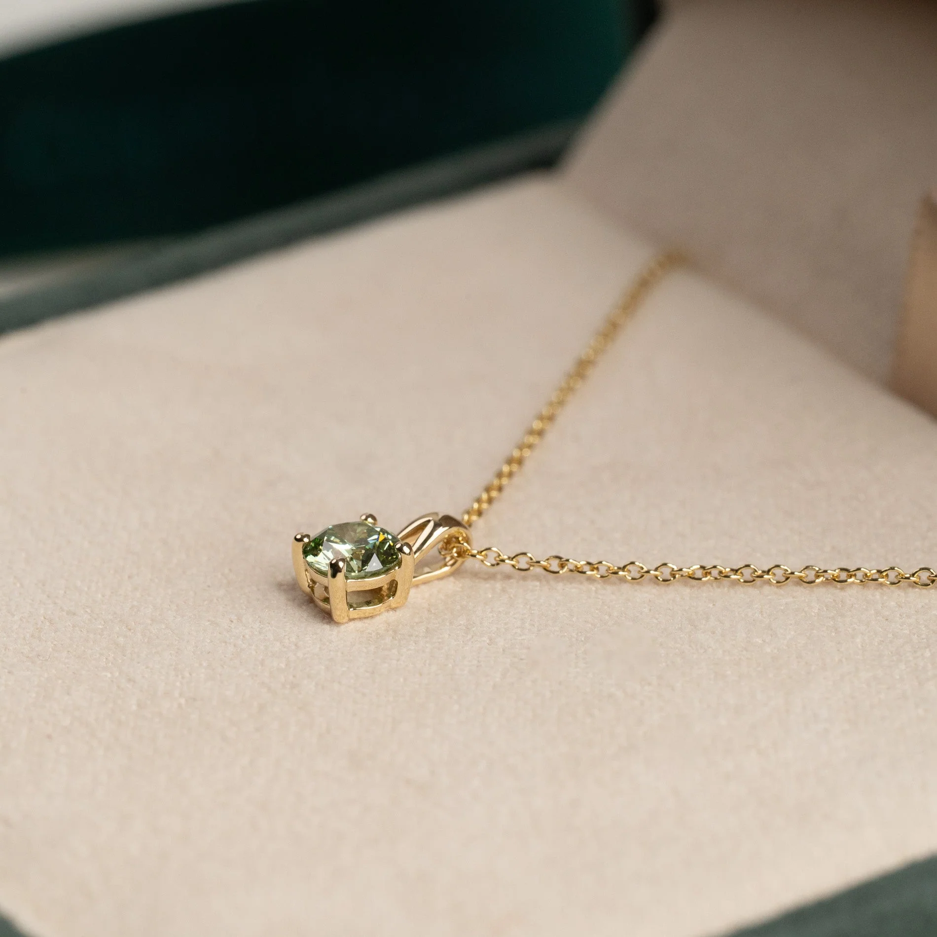 PRONG SOLITAIRE OCEAN GREEN LAB-DIAMOND PENDANT - 0.5ct - YG - Image 3