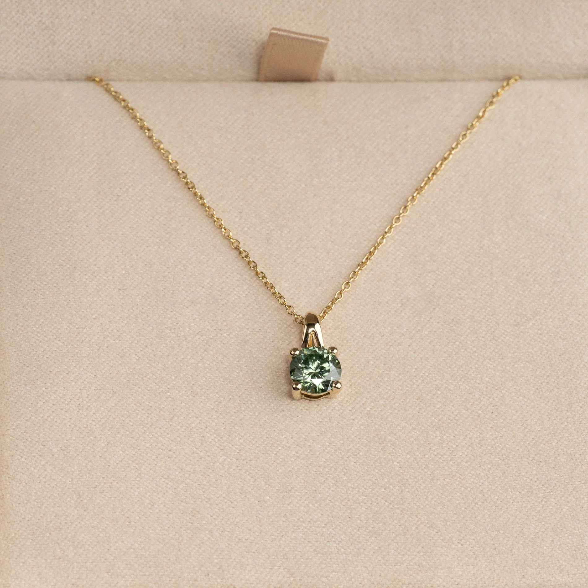 PRONG SOLITAIRE OCEAN GREEN LAB-DIAMOND PENDANT - 0.75ct - YG - Image 4