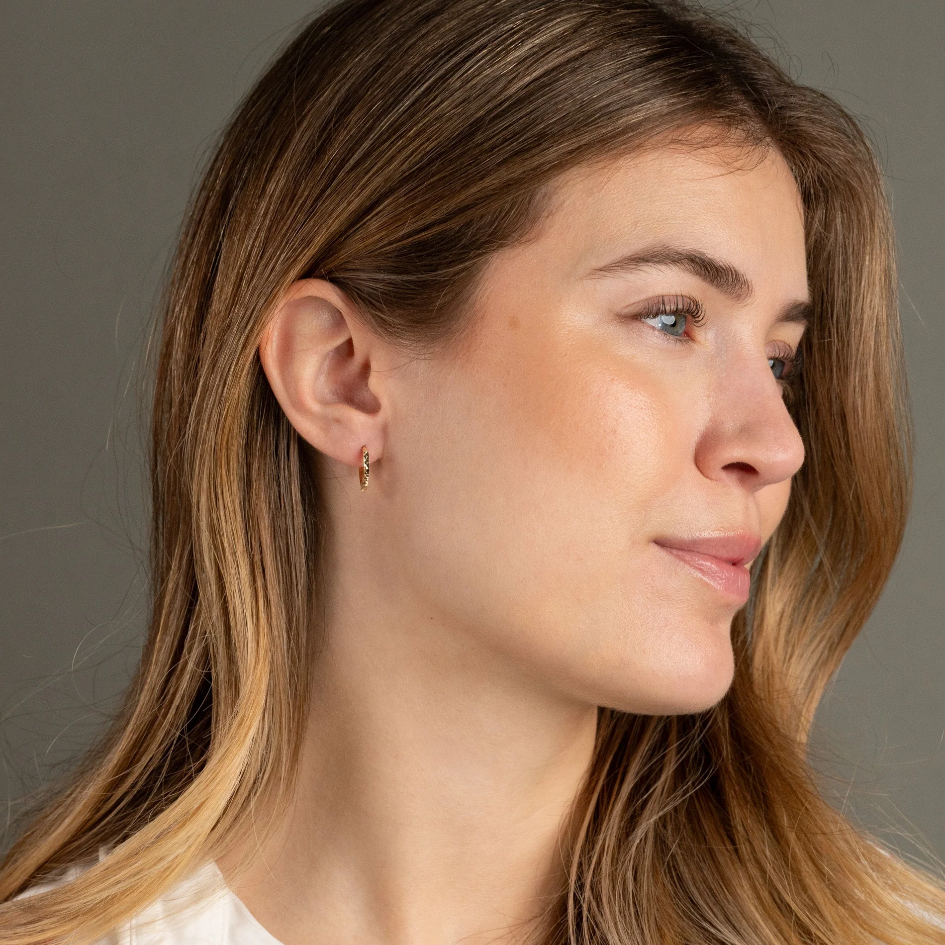 RAMONA SOLID GOLD HUGGIE EARRING - Image 6