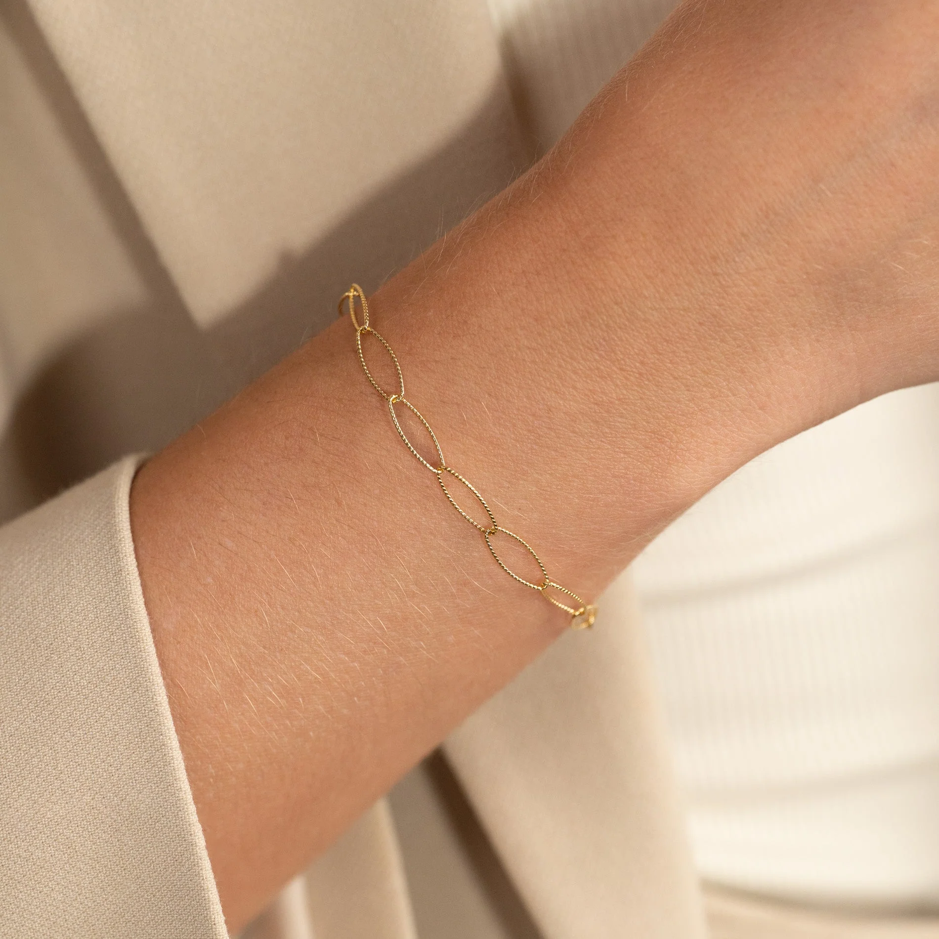 RAYA GOLDEN BRACELET - Image 2