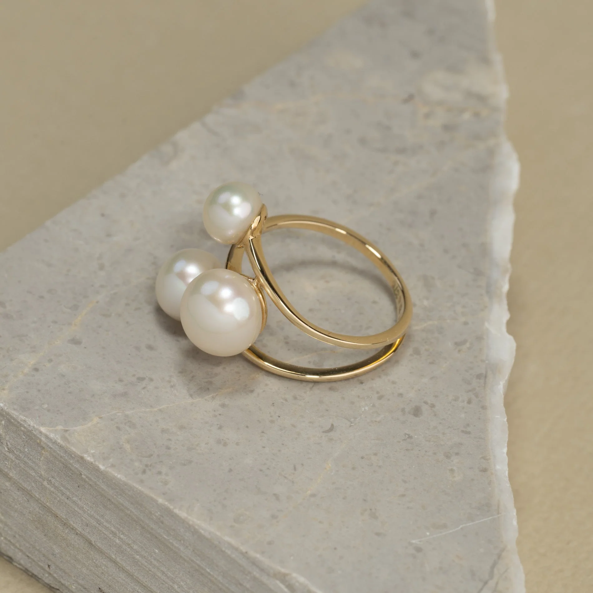 REGINA PEARL SOLID GOLD RING - Image 5