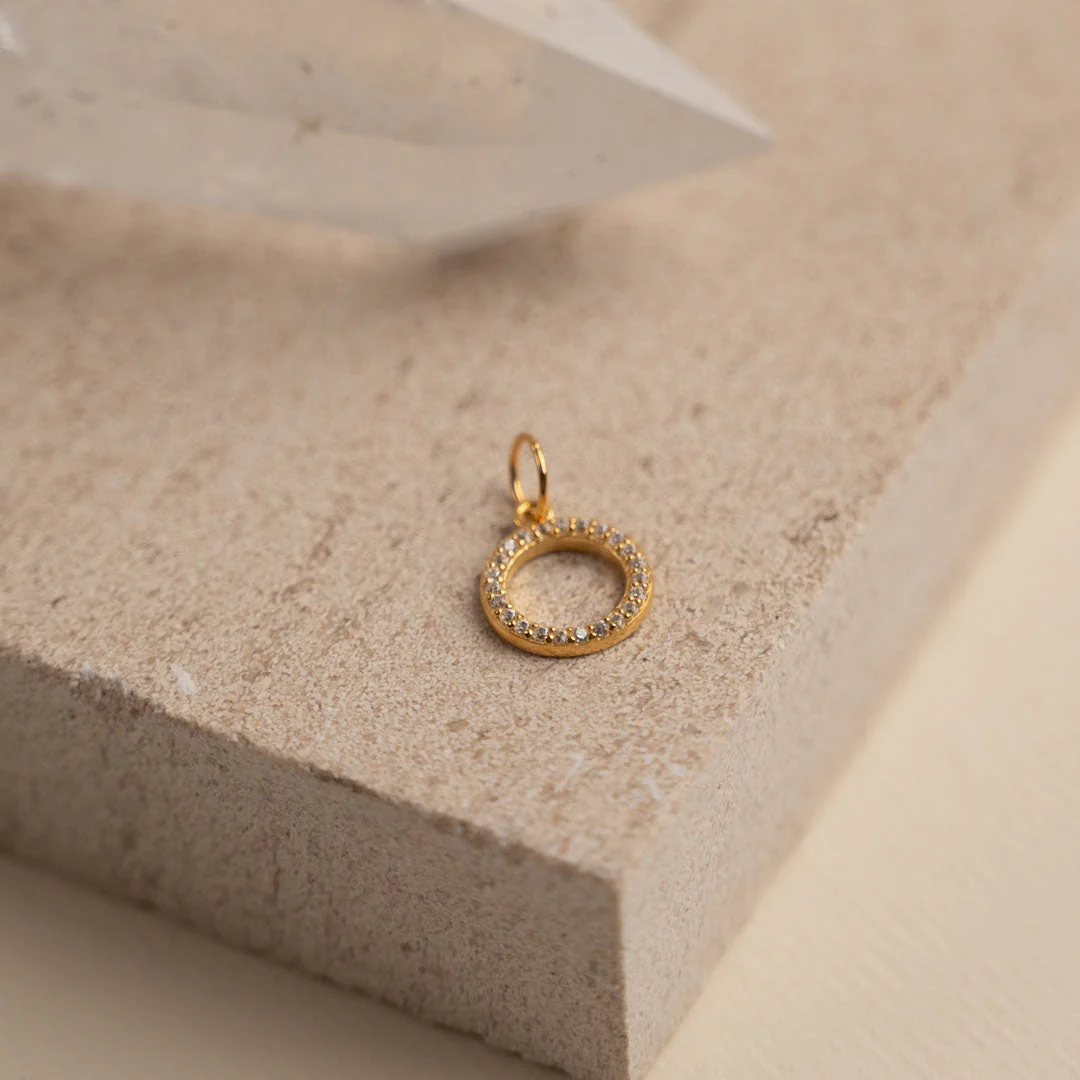 ROBERTA CRYSTAL GOLDEN PENDANT