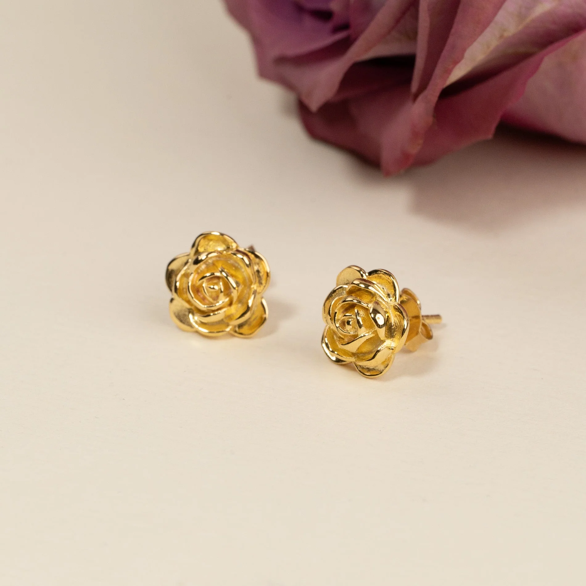 ROSIE GOLDEN MEDIUM STUD EARRING - Image 3