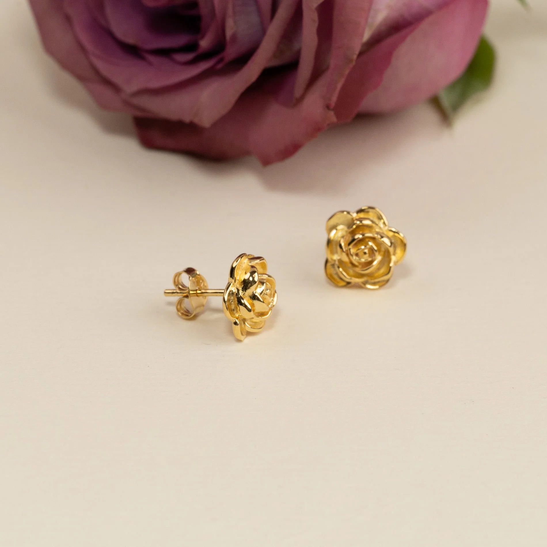 ROSIE GOLDEN MEDIUM STUD EARRING - Image 5