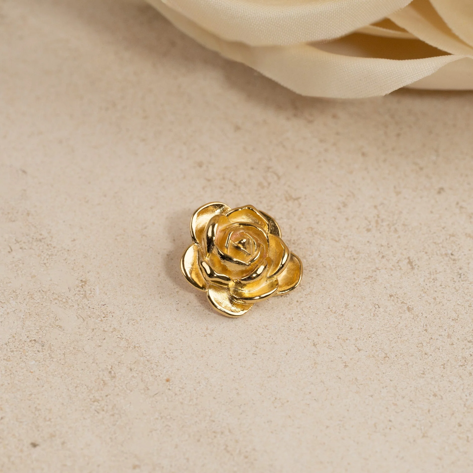 ROSIE GOLDEN PENDANT