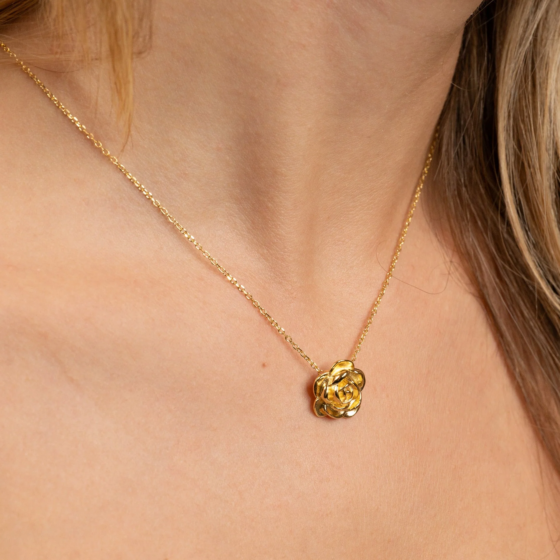 ROSIE GOLDEN PENDANT - Image 2