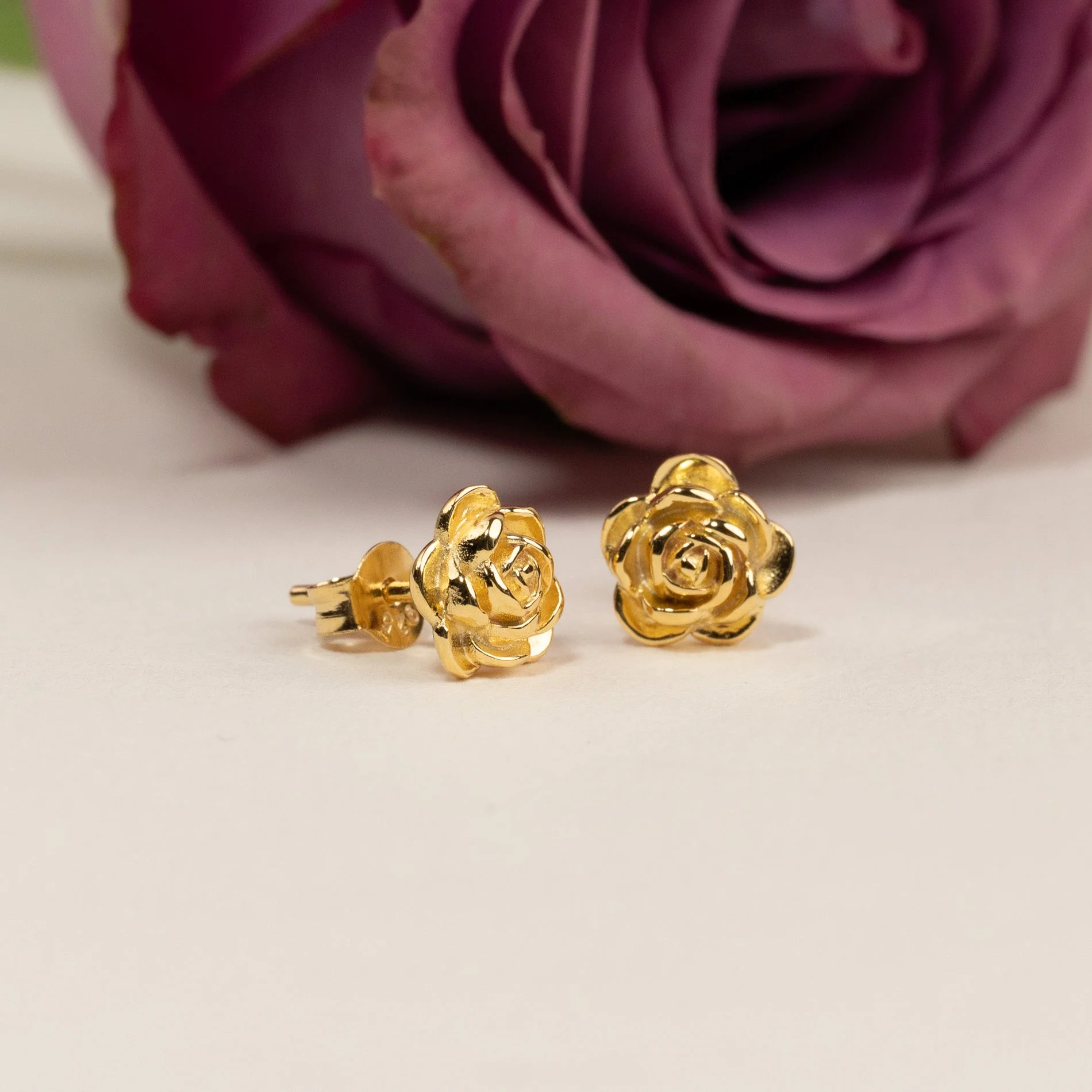 ROSIE GOLDEN SMALL STUD EARRING - Image 3