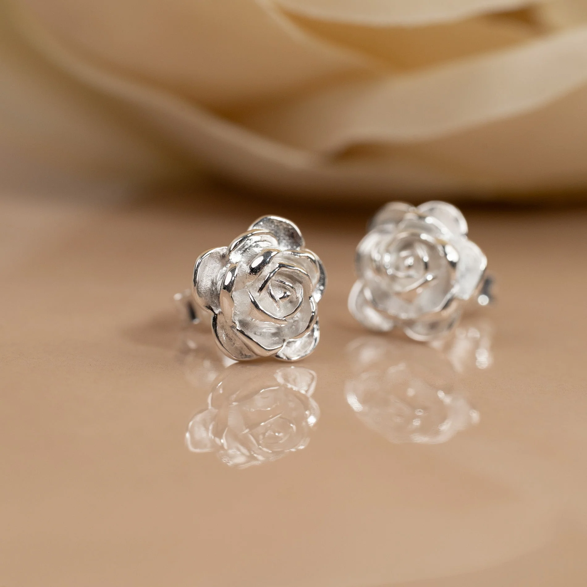 ROSIE SILVER MEDIUM STUD EARRING - Image 3