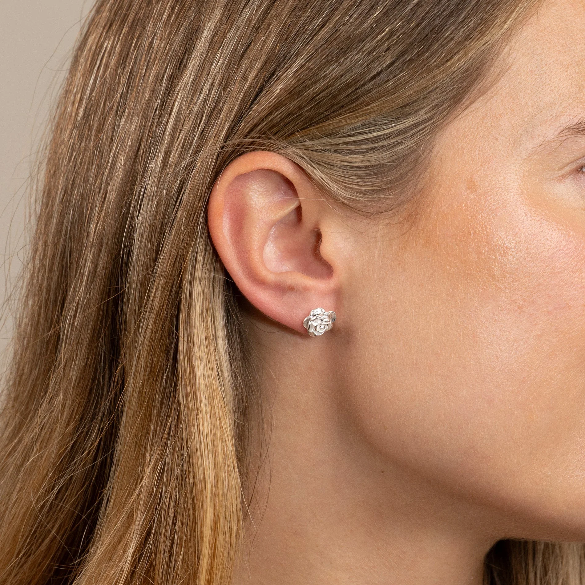 ROSIE SILVER MEDIUM STUD EARRING - Image 4