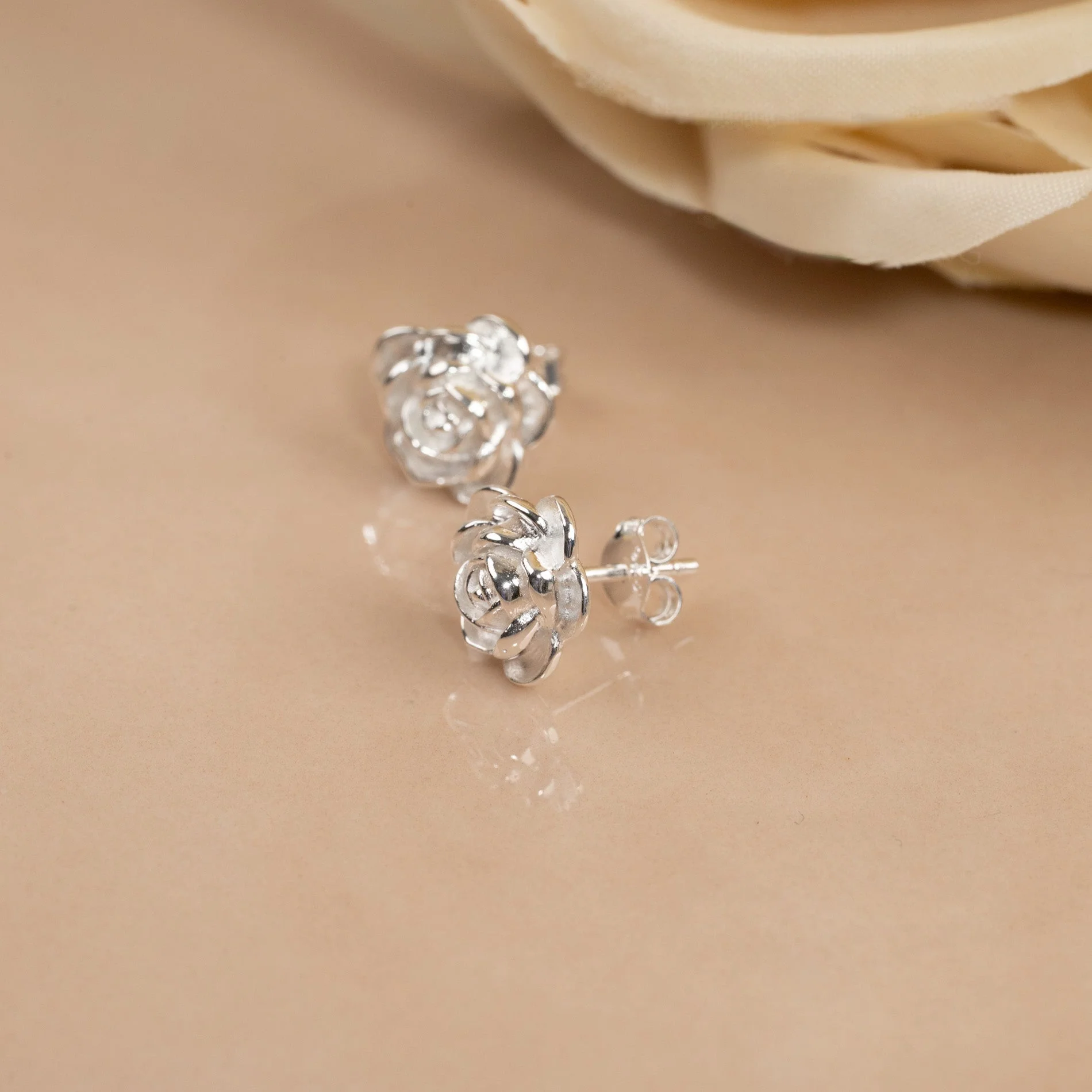 ROSIE SILVER MEDIUM STUD EARRING - Image 5