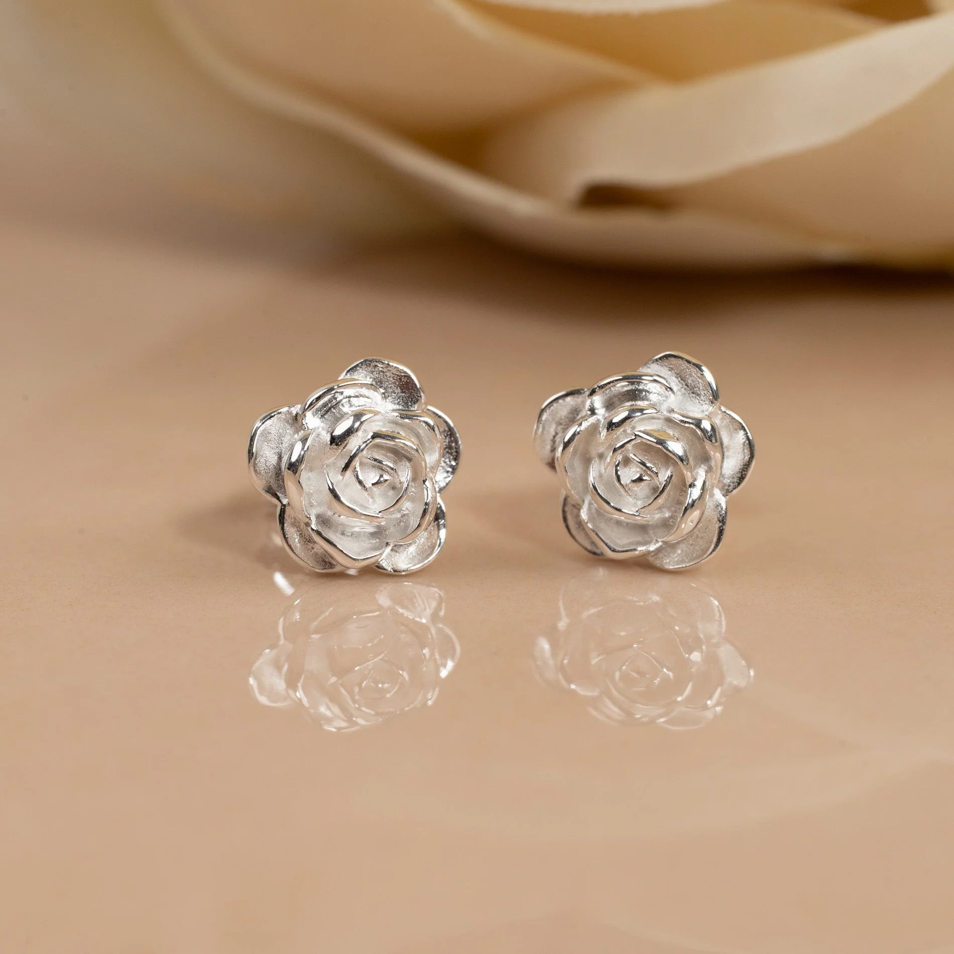 ROSIE SILVER MEDIUM STUD EARRING - Image 6