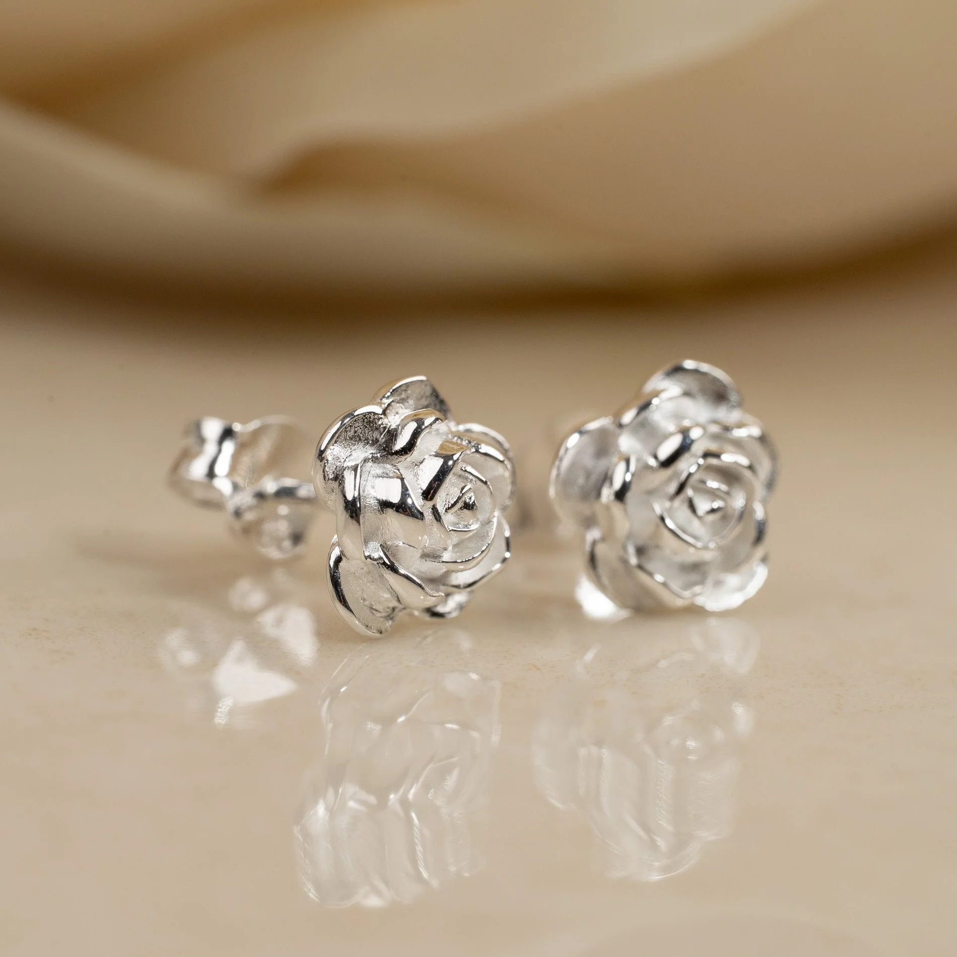 ROSIE SILVER SMALL STUD EARRING - Image 3