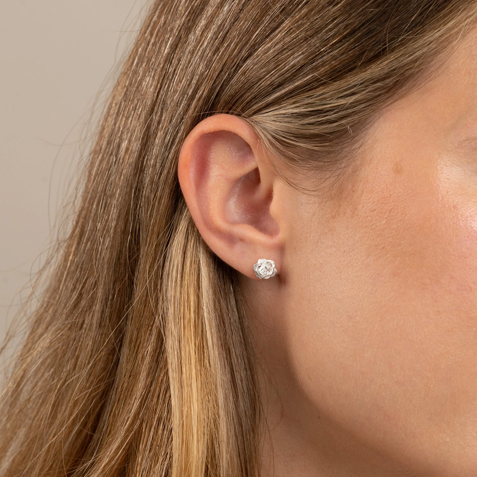 ROSIE SILVER SMALL STUD EARRING - Image 4