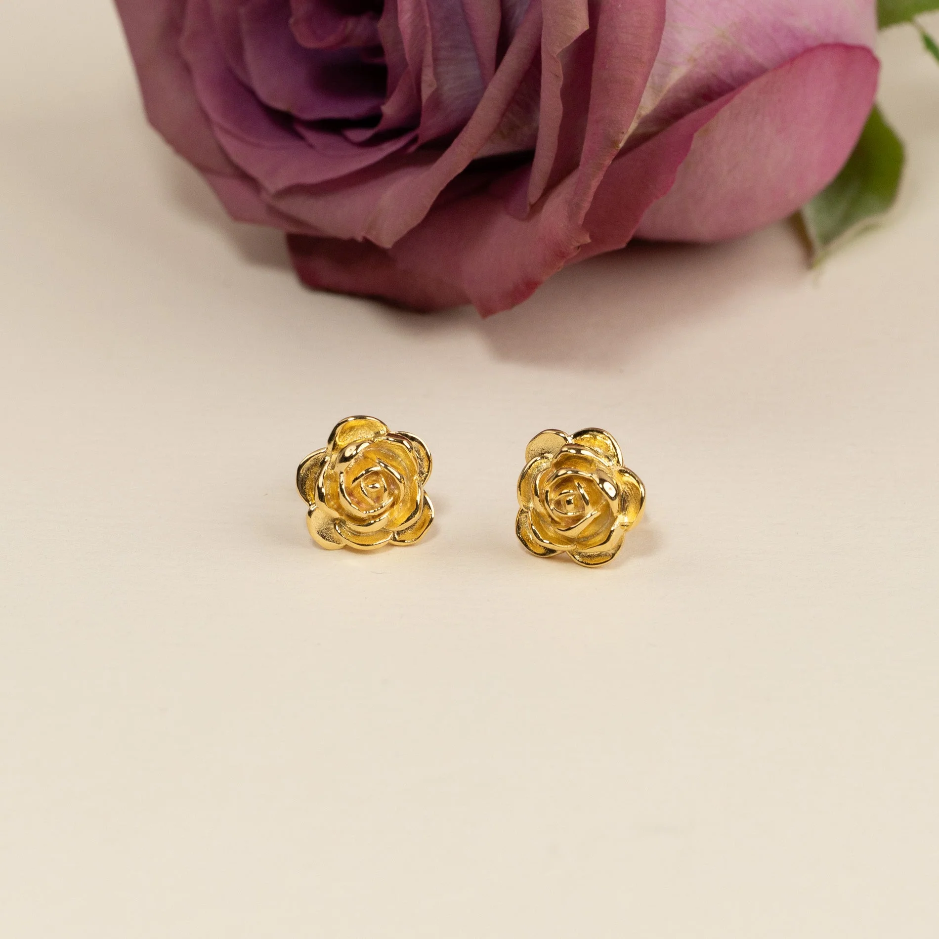 ROSIE GOLDEN MEDIUM STUD EARRING