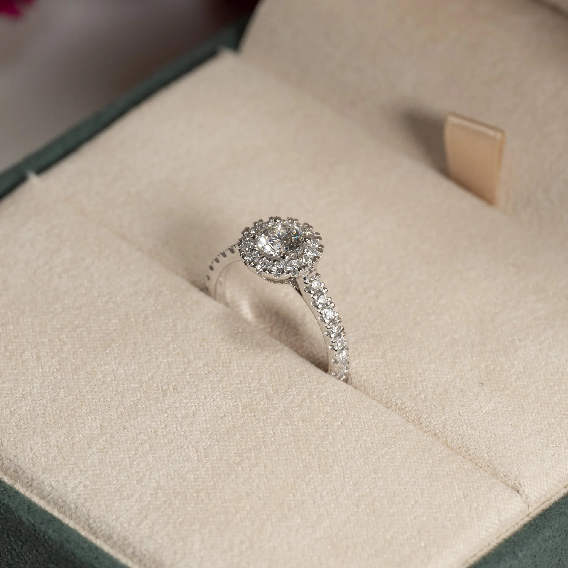 ROUND HALO ALLIANCE LAB-DIAMOND RING - 0.85ct - WG - Image 7