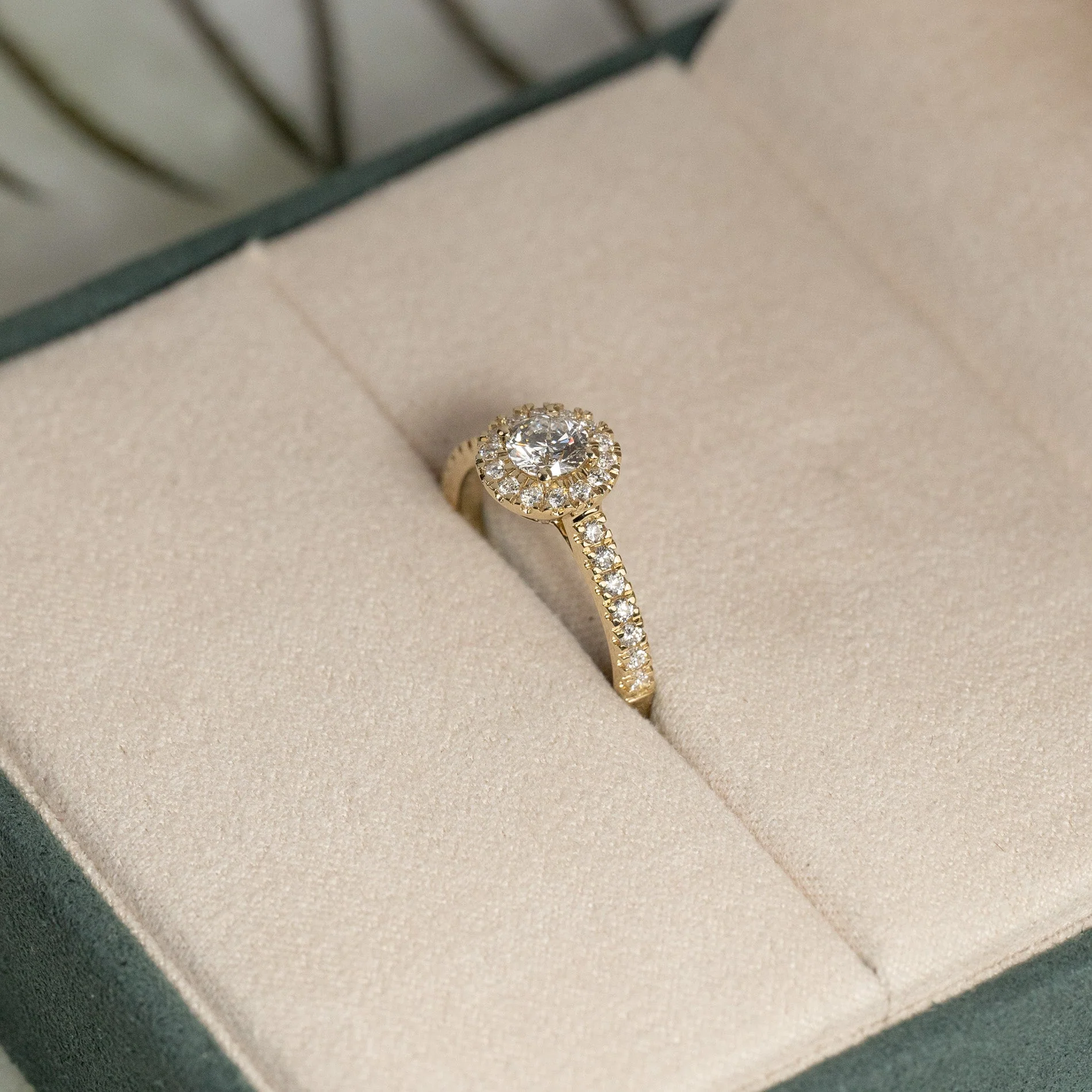 ROUND HALO ALLIANCE LAB-DIAMOND RING - 0.85ct - YG - Image 8