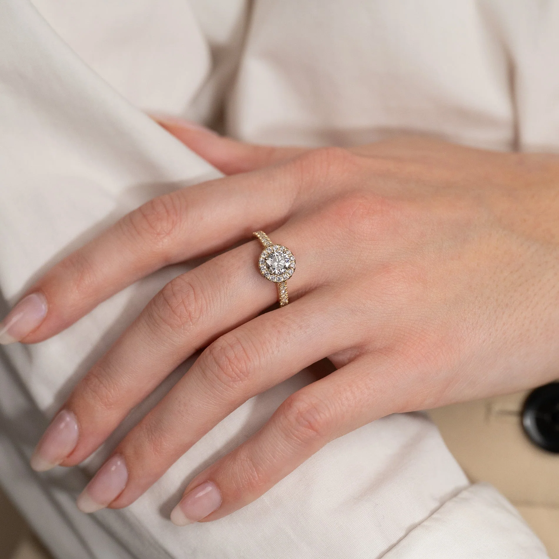 ROUND HALO ALLIANCE LAB-DIAMOND RING - 1.2ct - YG - Image 5