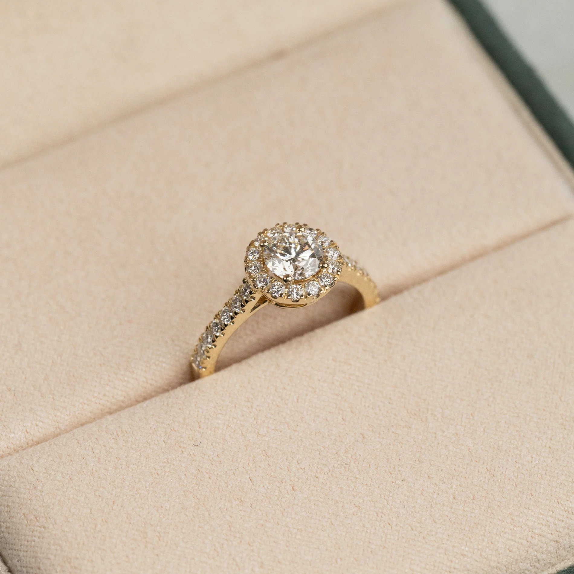 ROUND HALO ALLIANCE LAB-DIAMOND RING - 1.2ct - YG - Image 6