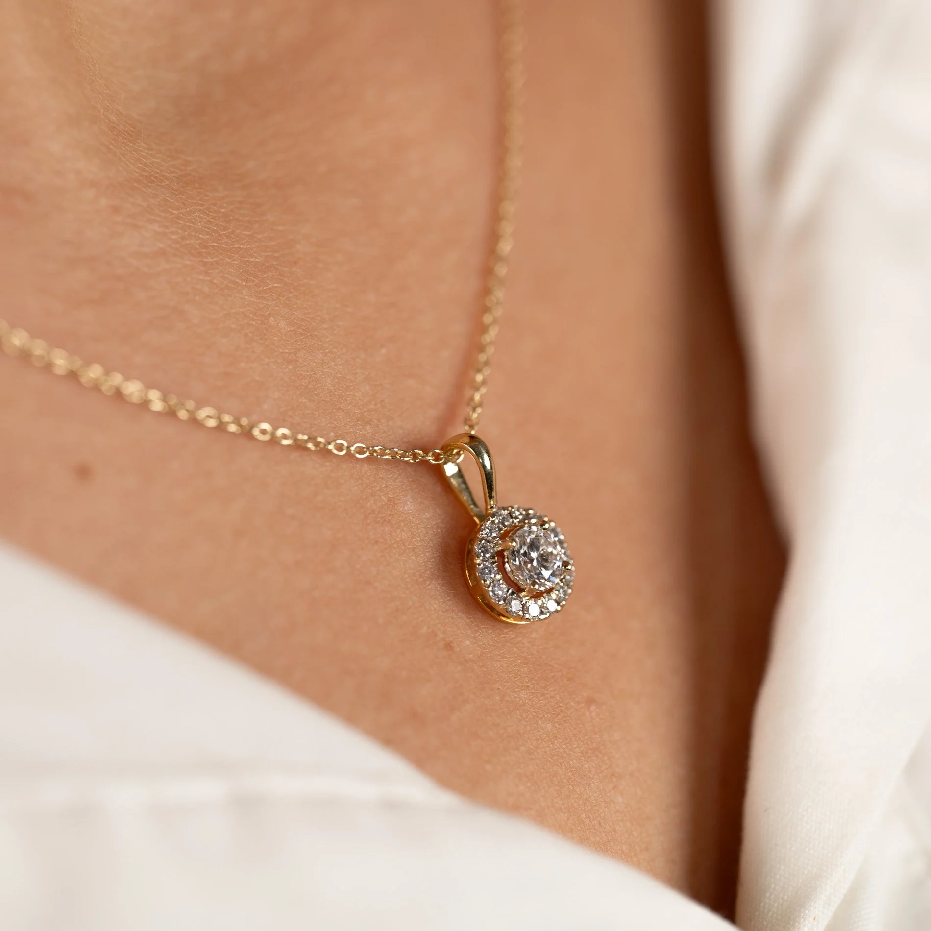 ROUND HALO LAB-DIAMOND PENDANT - 0.5ct - YG - Image 3