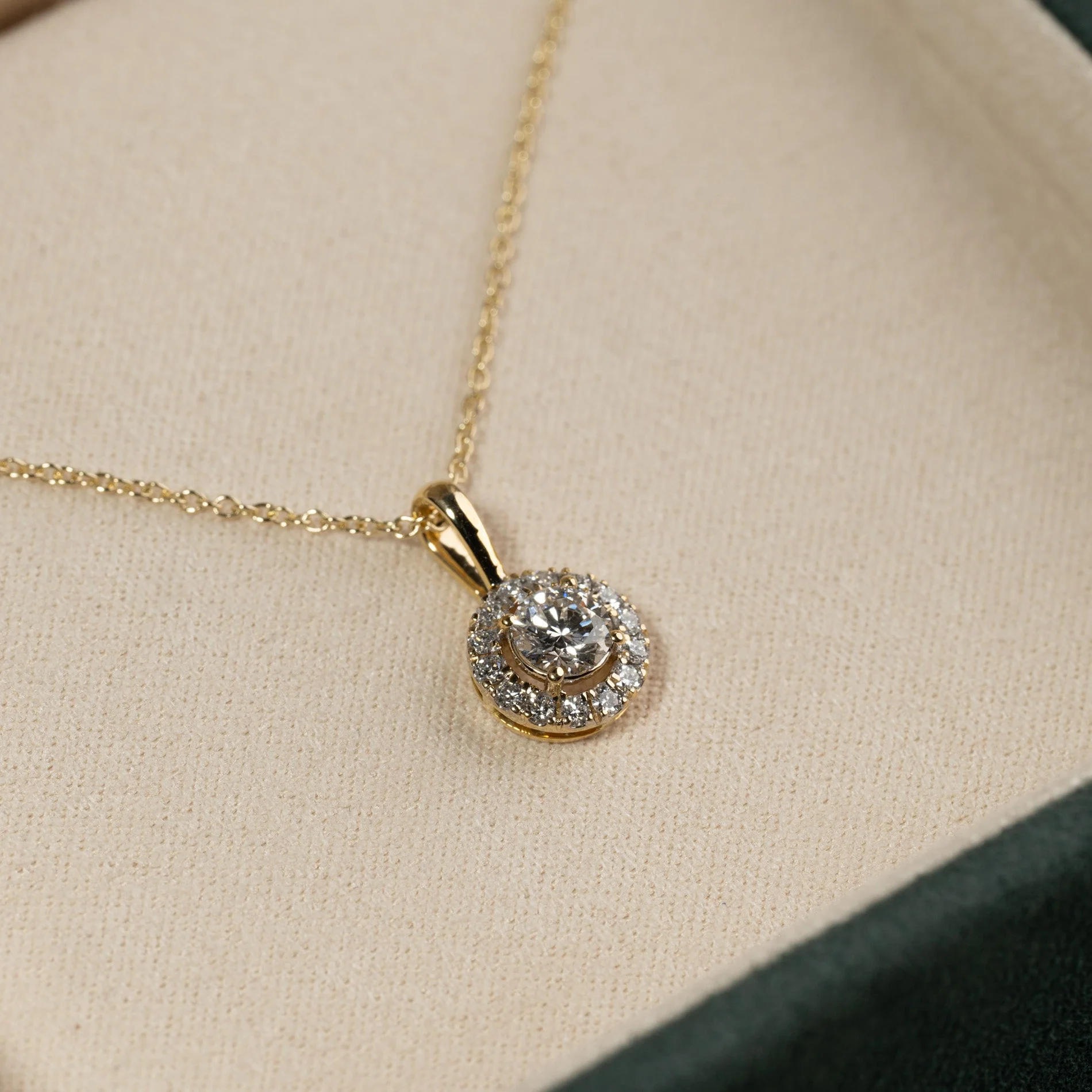ROUND HALO LAB-DIAMOND PENDANT - 0.5ct - YG - Image 4