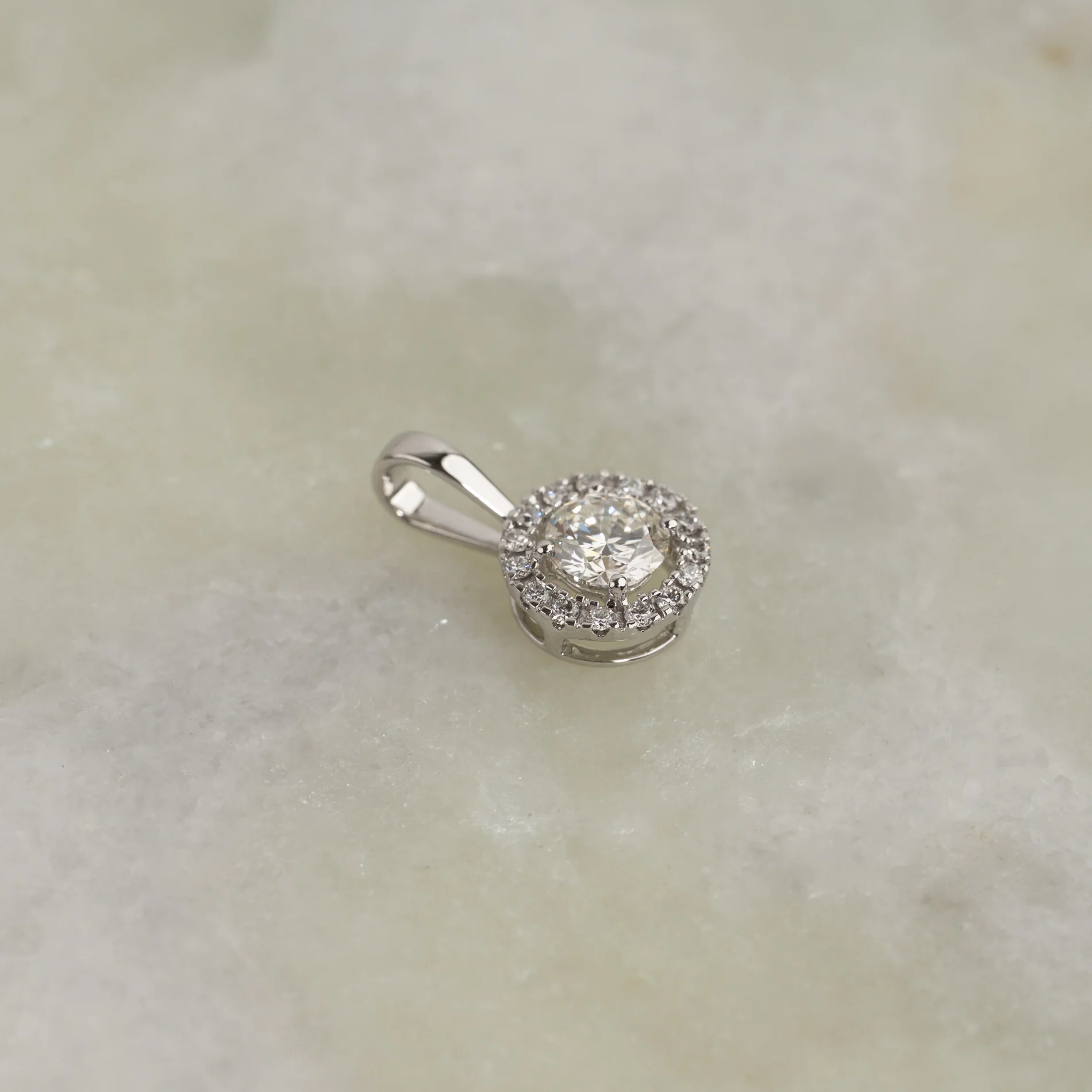 ROUND HALO LAB-DIAMOND PENDANT - 0.66ct - WG - Image 2