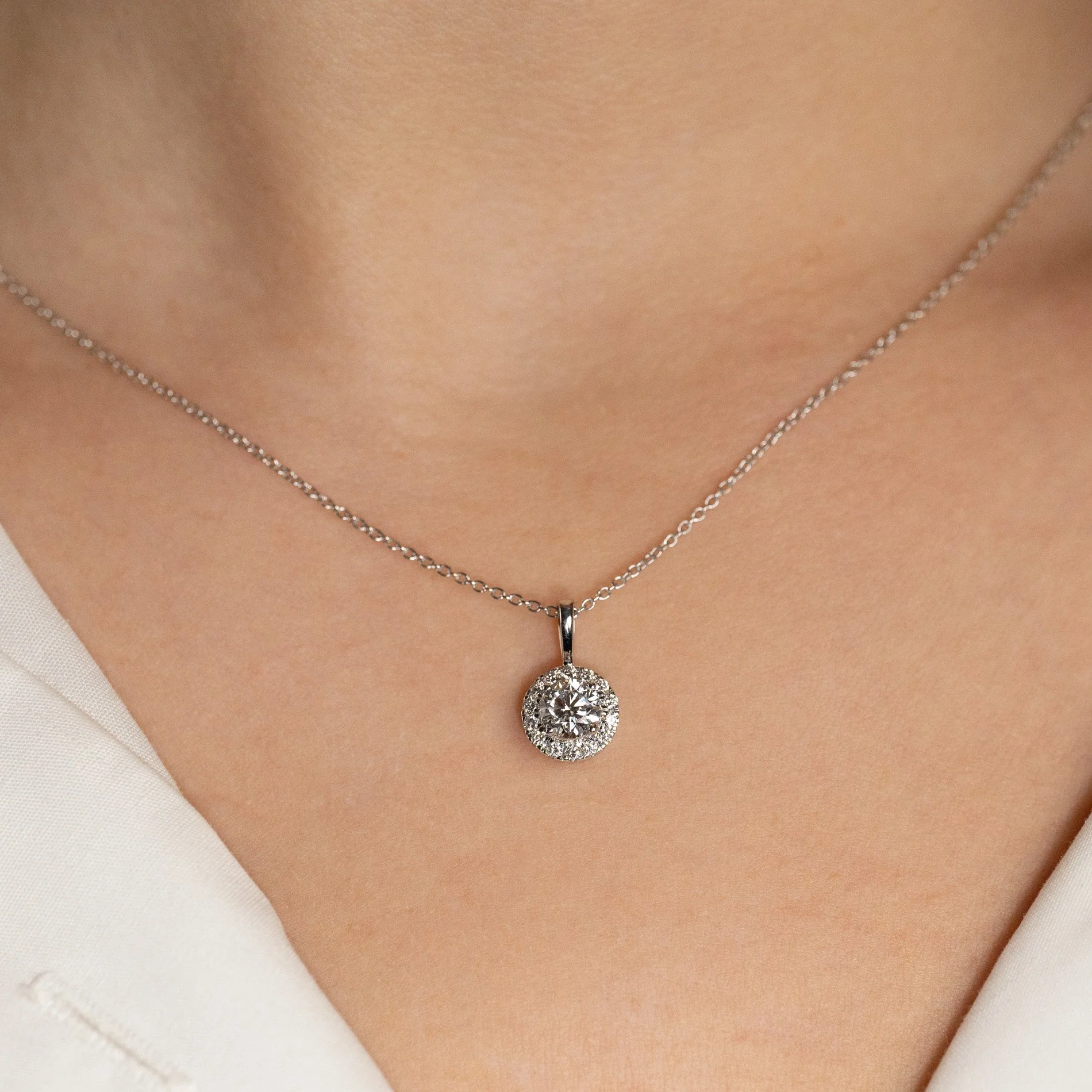 ROUND HALO LAB-DIAMOND PENDANT - 0.66ct - WG - Image 3