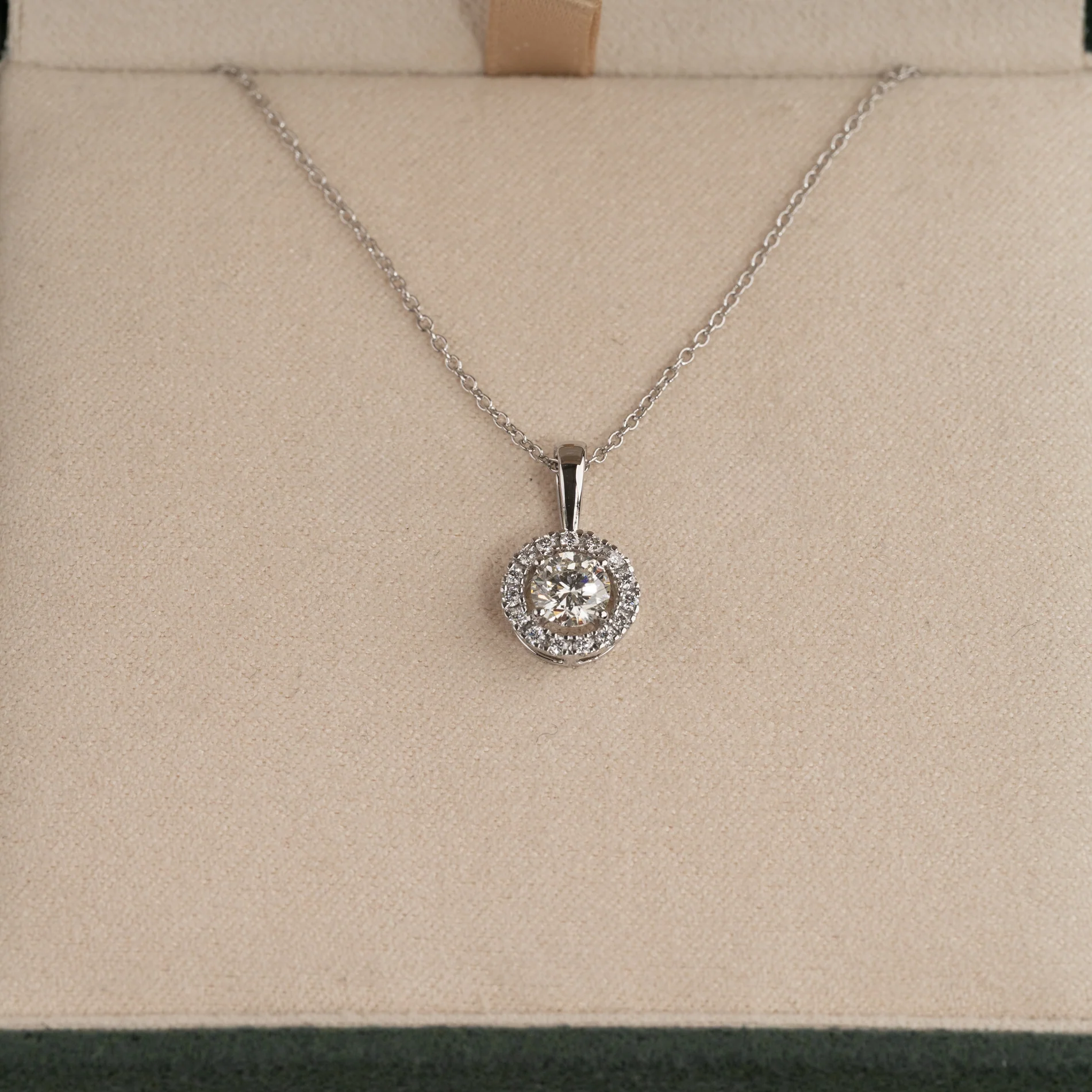 ROUND HALO LAB-DIAMOND PENDANT - 0.66ct - WG - Image 6