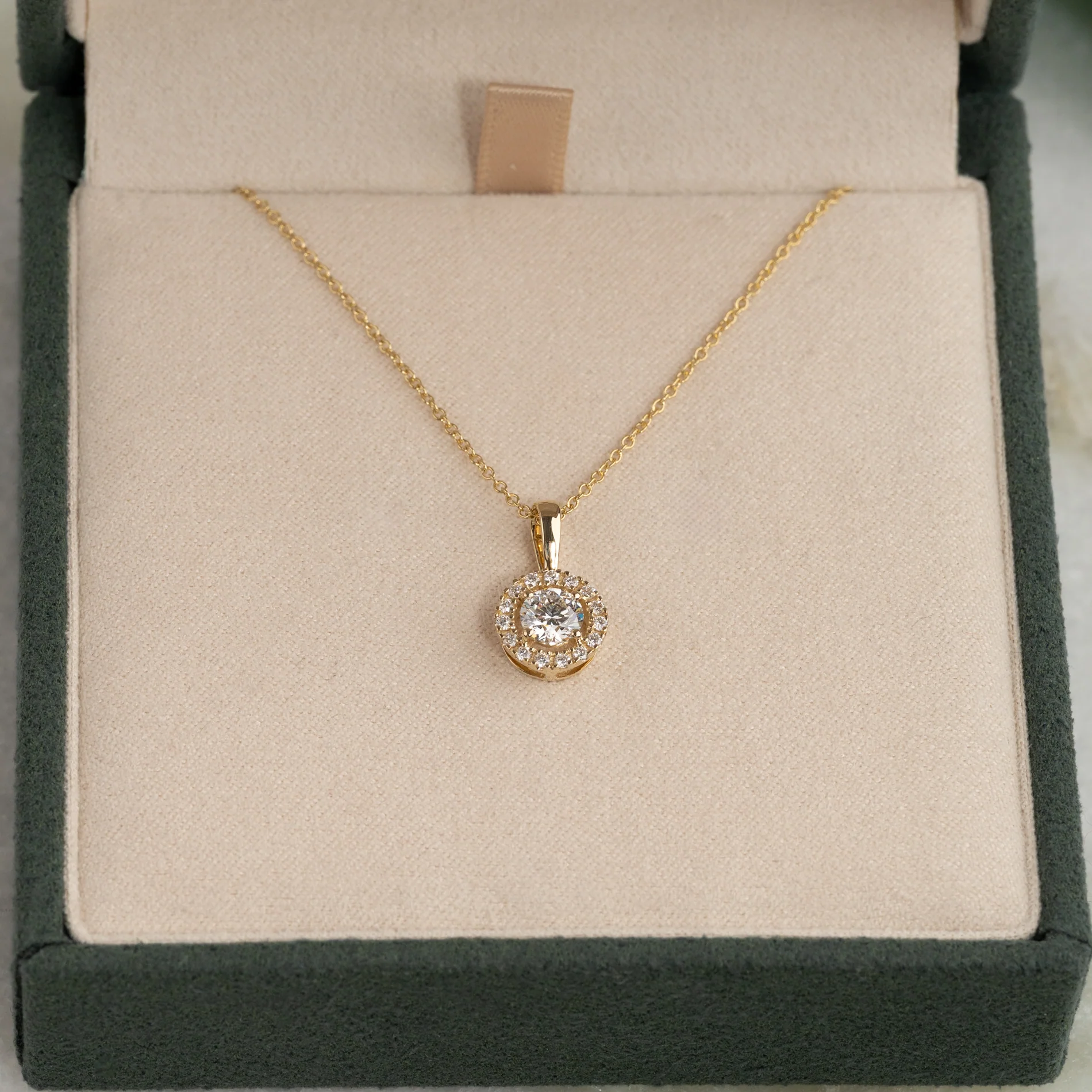 ROUND HALO LAB-DIAMOND PENDANT - 0.66ct - YG - Image 4