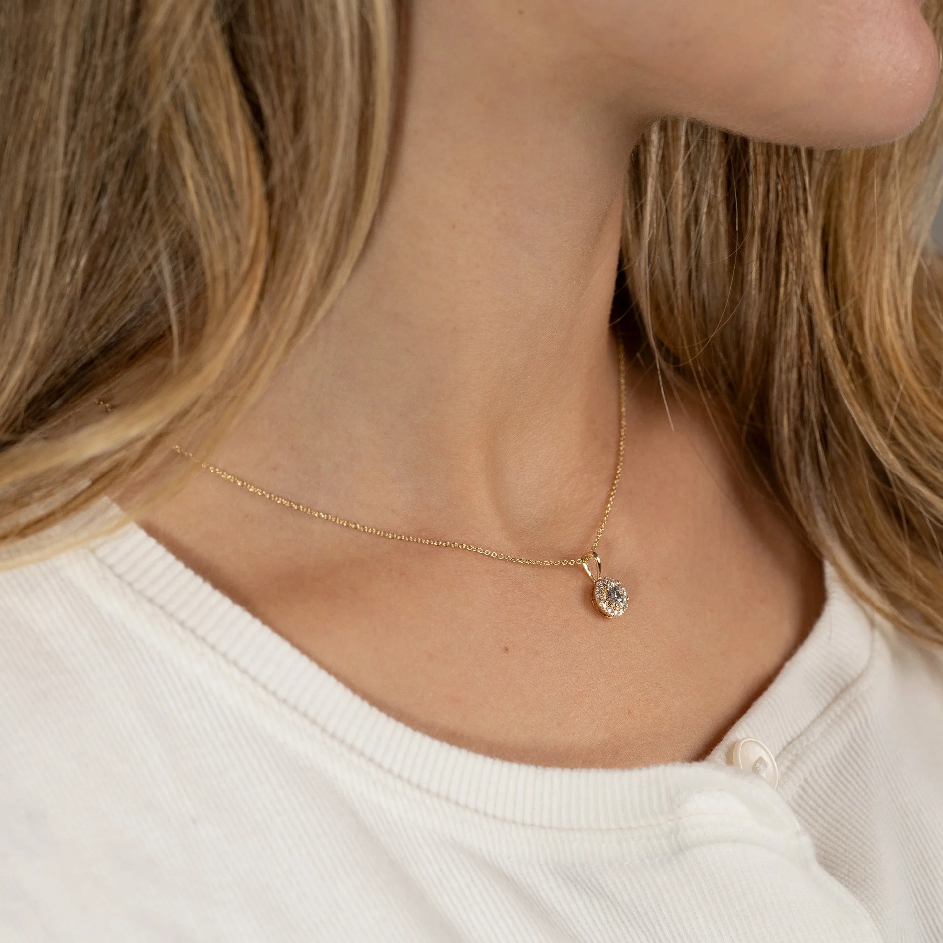 ROUND HALO LAB-DIAMOND PENDANT - 0.66ct - YG - Image 5