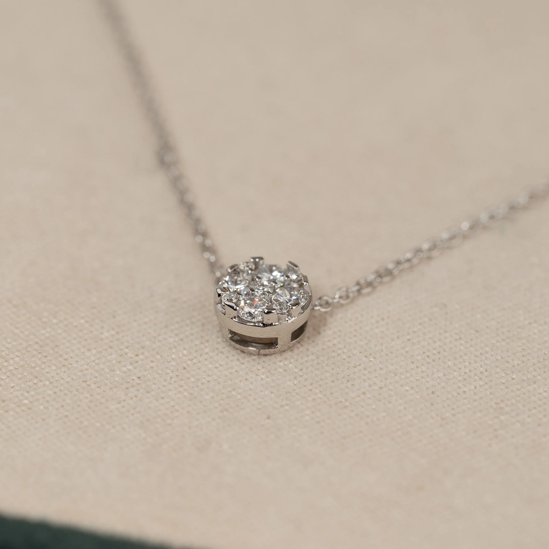 ROUND PAVE LAB-DIAMOND PENDANT - 0.2ct - WG - Image 10