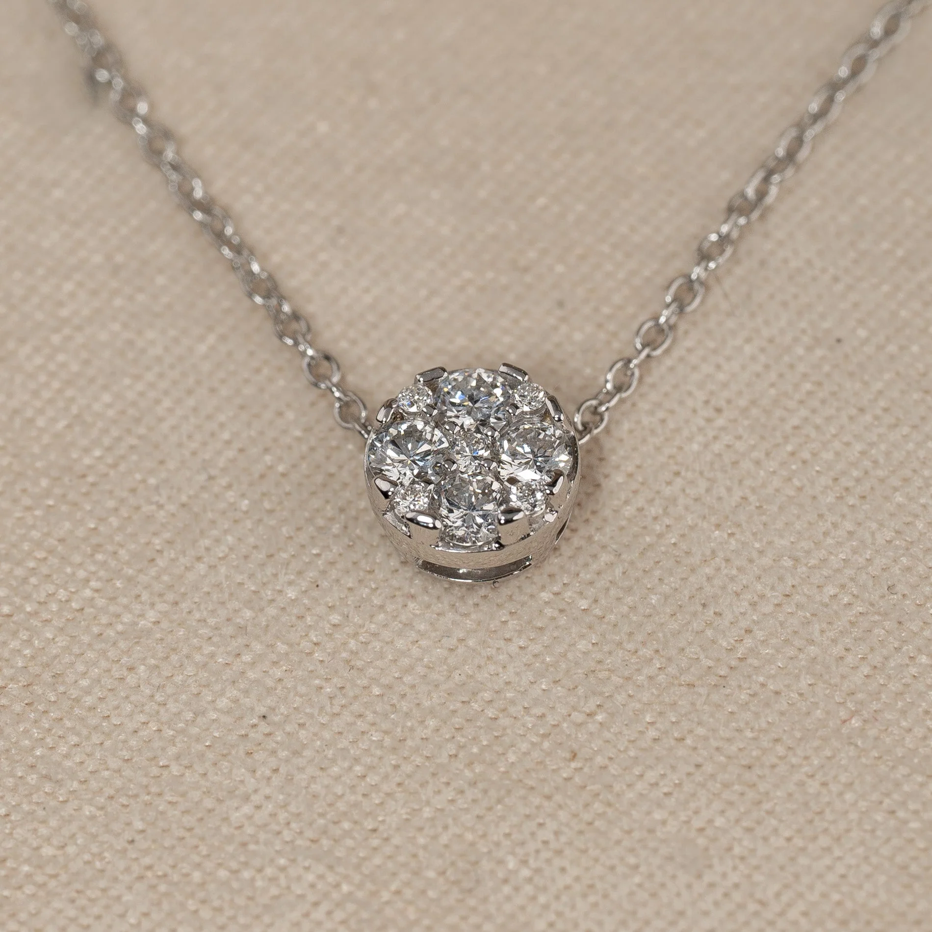 ROUND PAVE LAB-DIAMOND PENDANT - 0.2ct - WG - Image 4