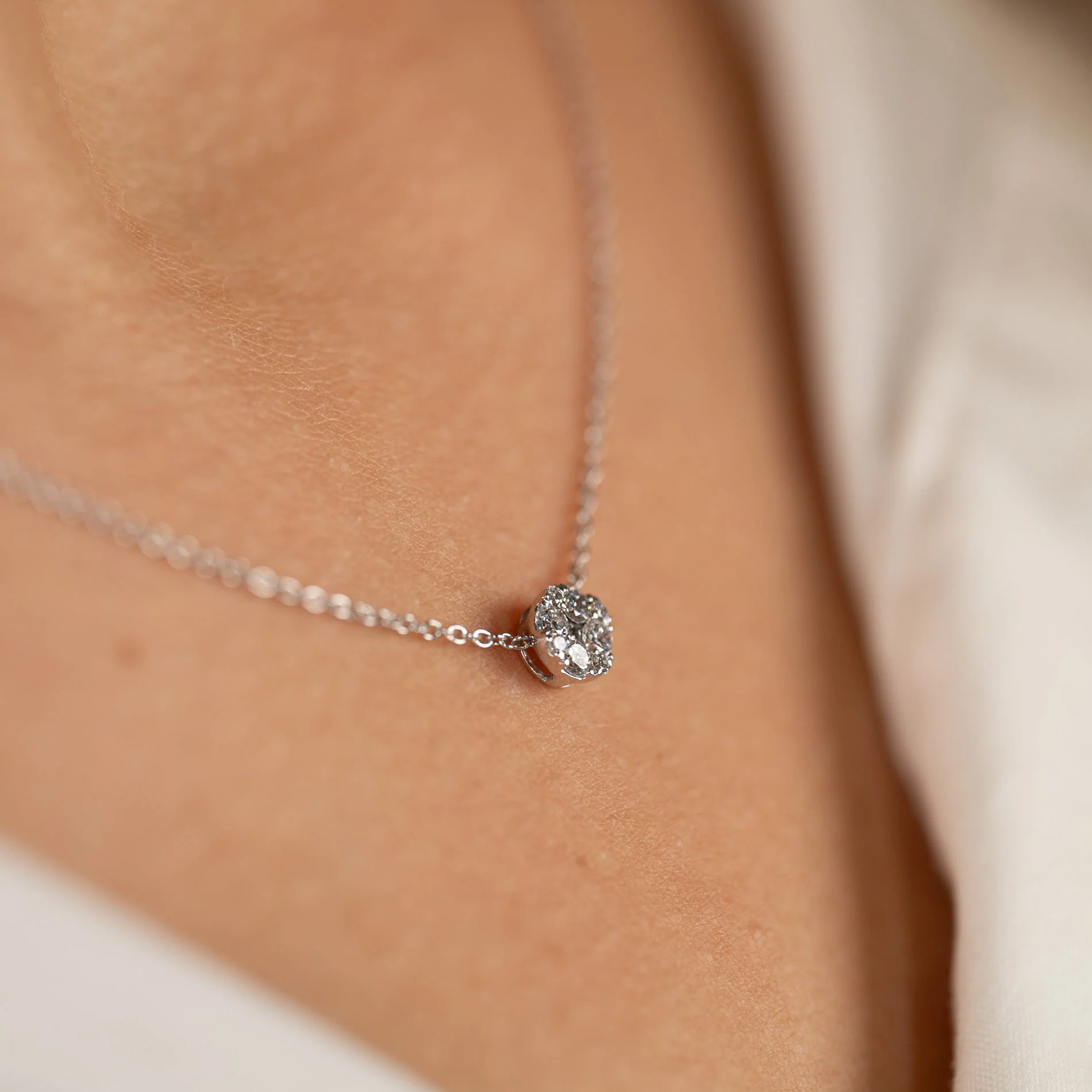 ROUND PAVE LAB-DIAMOND PENDANT - 0.2ct - WG - Image 5