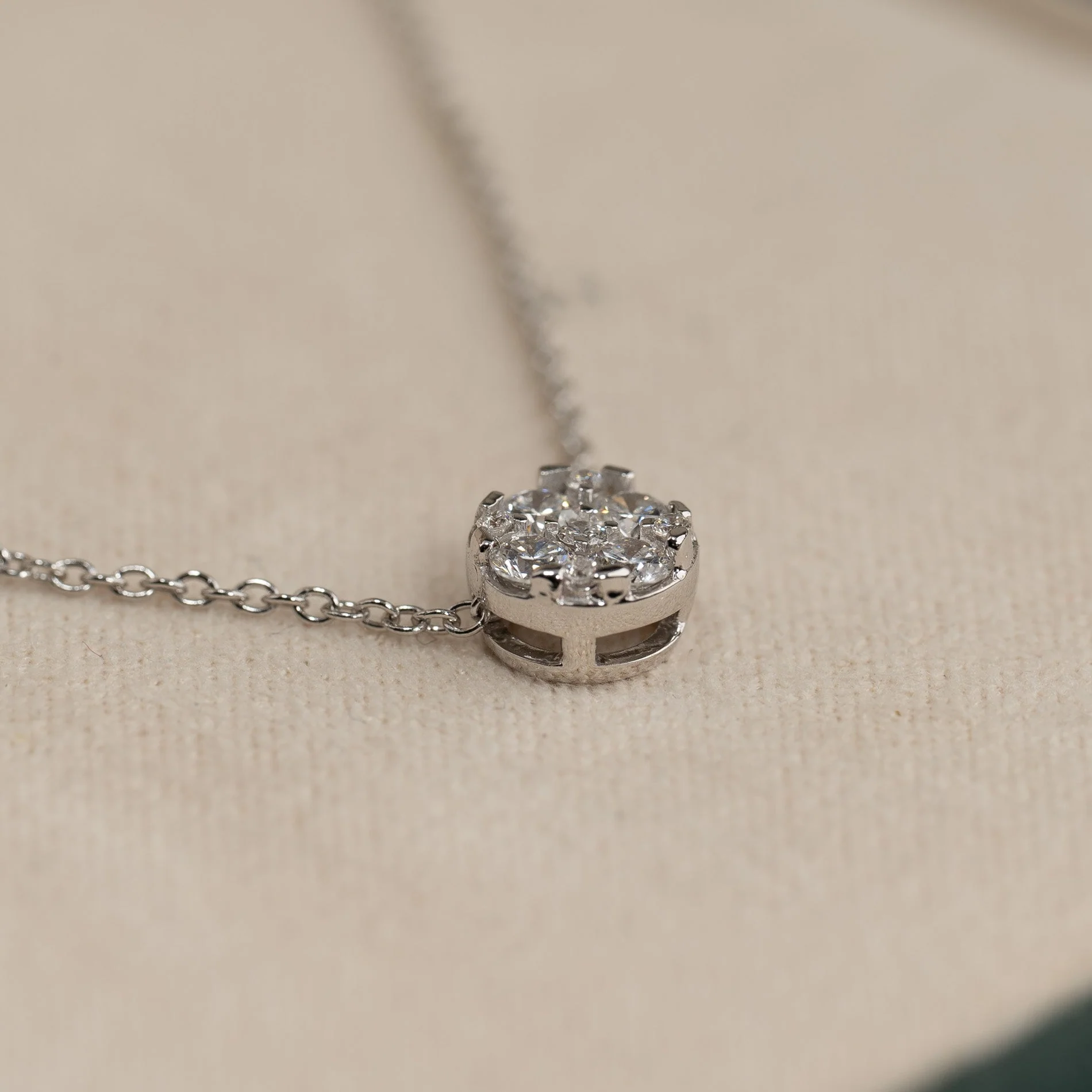 ROUND PAVE LAB-DIAMOND PENDANT - 0.2ct - WG - Image 7