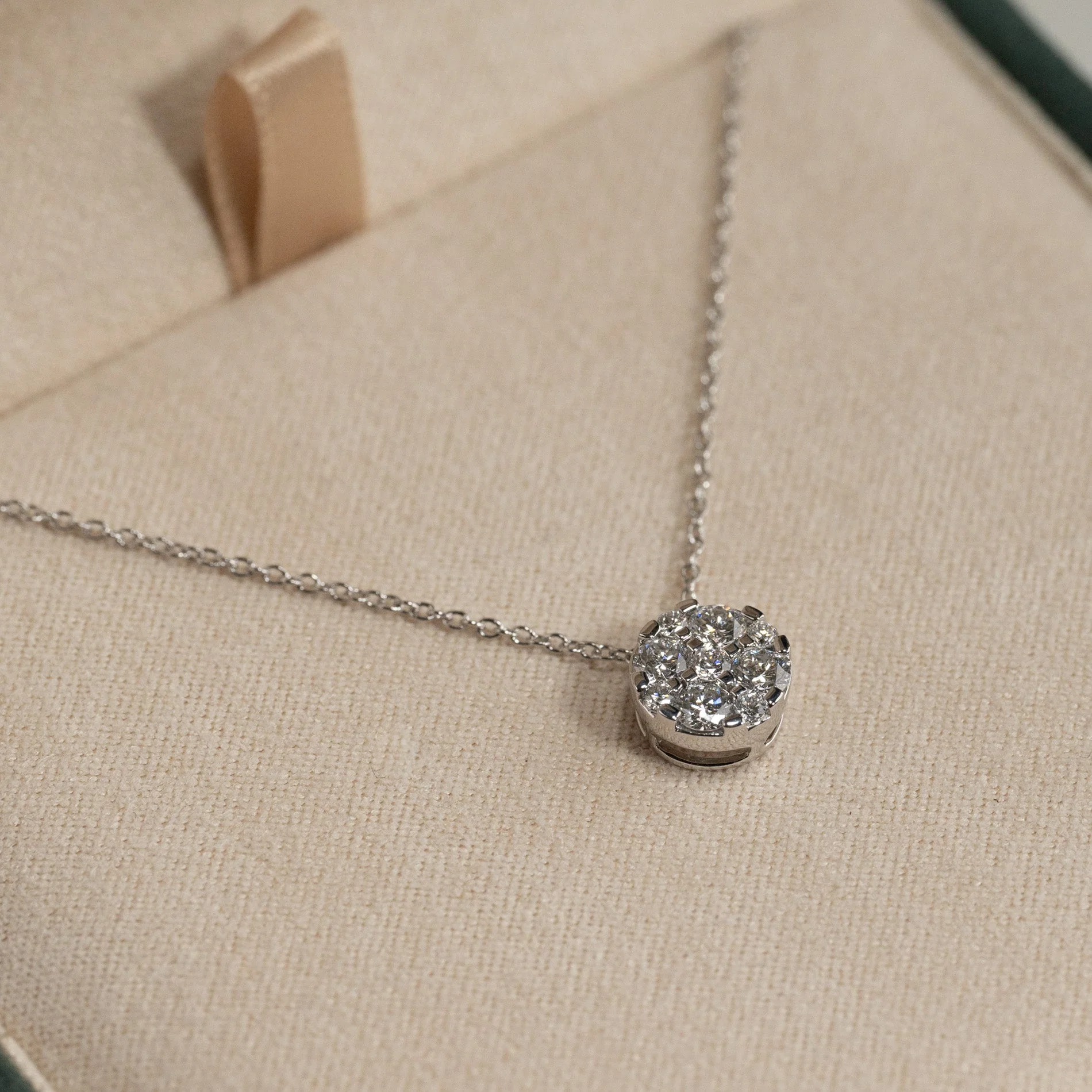 ROUND PAVE LAB-DIAMOND PENDANT - 0.45ct - WG - Image 8