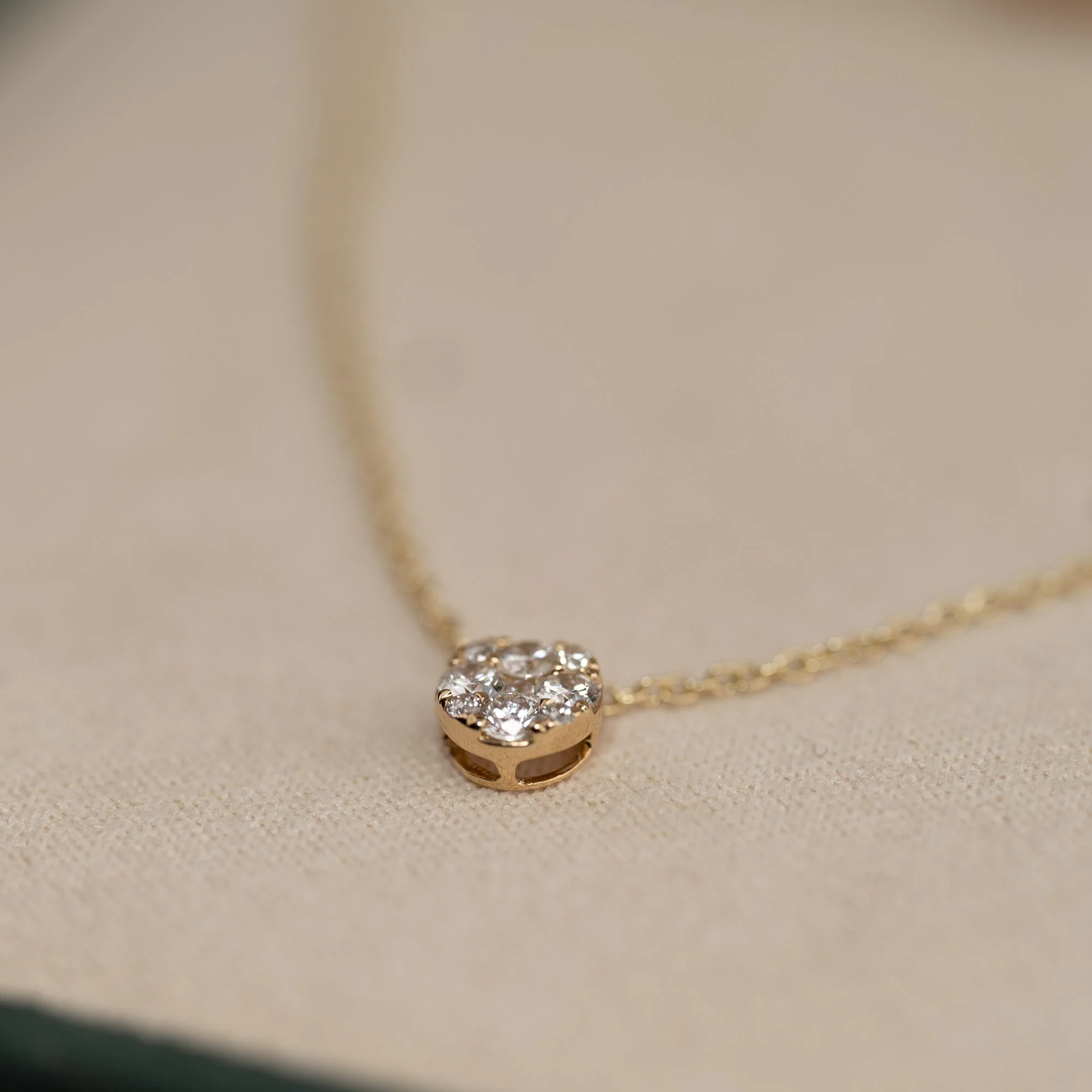 ROUND PAVE DIAMOND PENDANT - Image 5