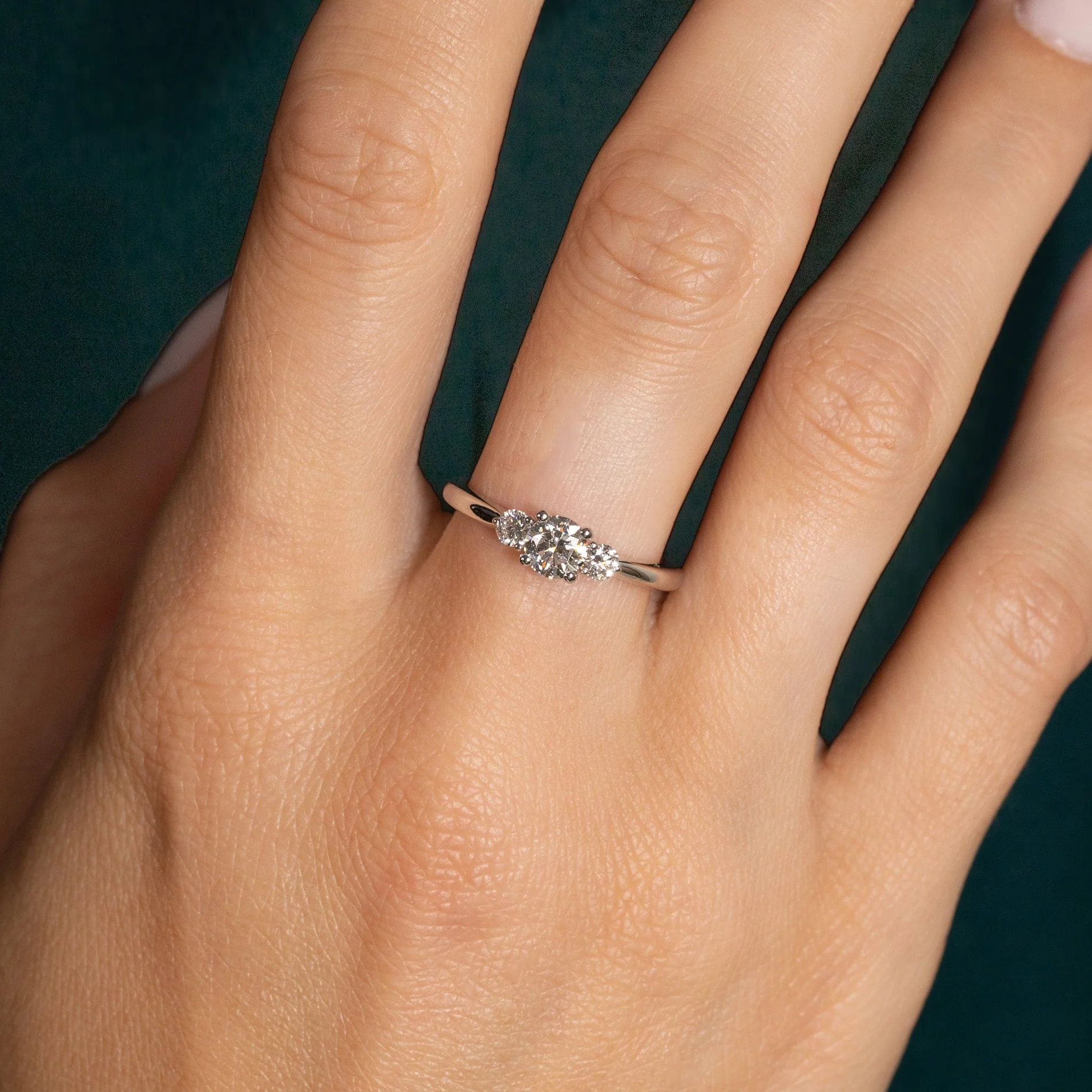 ROUND TRILOGY LAB-DIAMOND RING - 0.7ct - WG - Image 2
