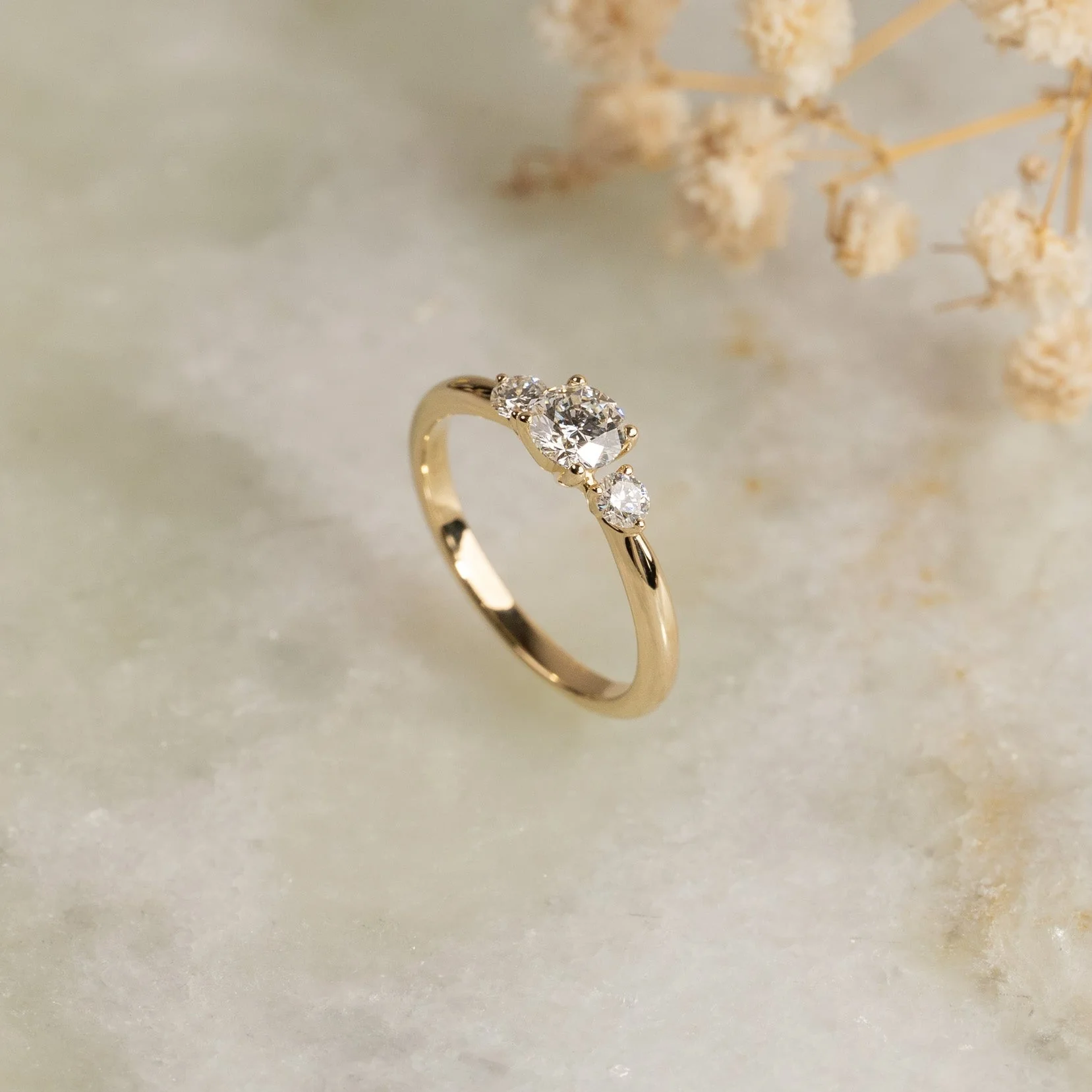 ROUND TRILOGY LAB-DIAMOND RING - 0.7ct - YG