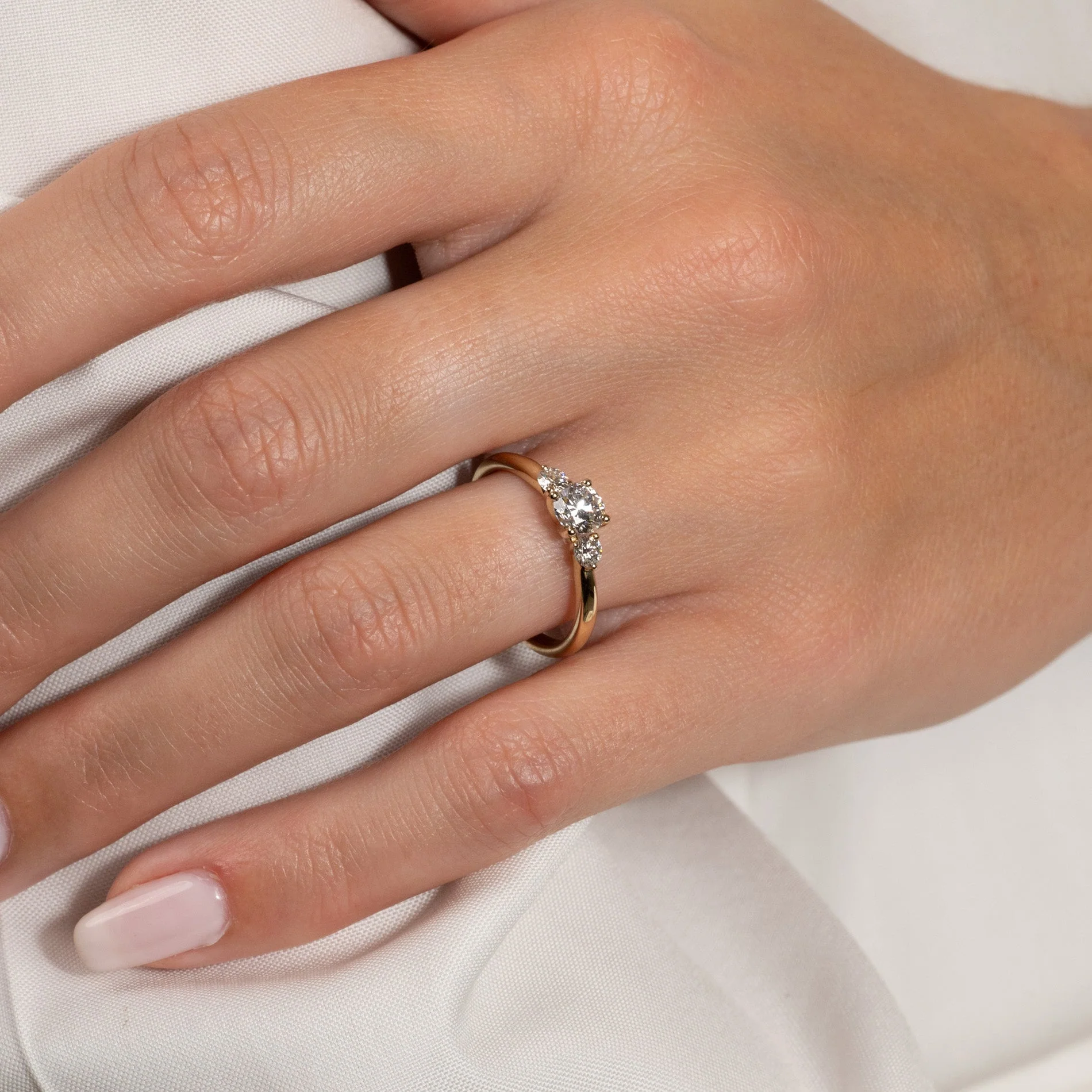 ROUND TRILOGY LAB-DIAMOND RING - 0.7ct - YG - Image 8