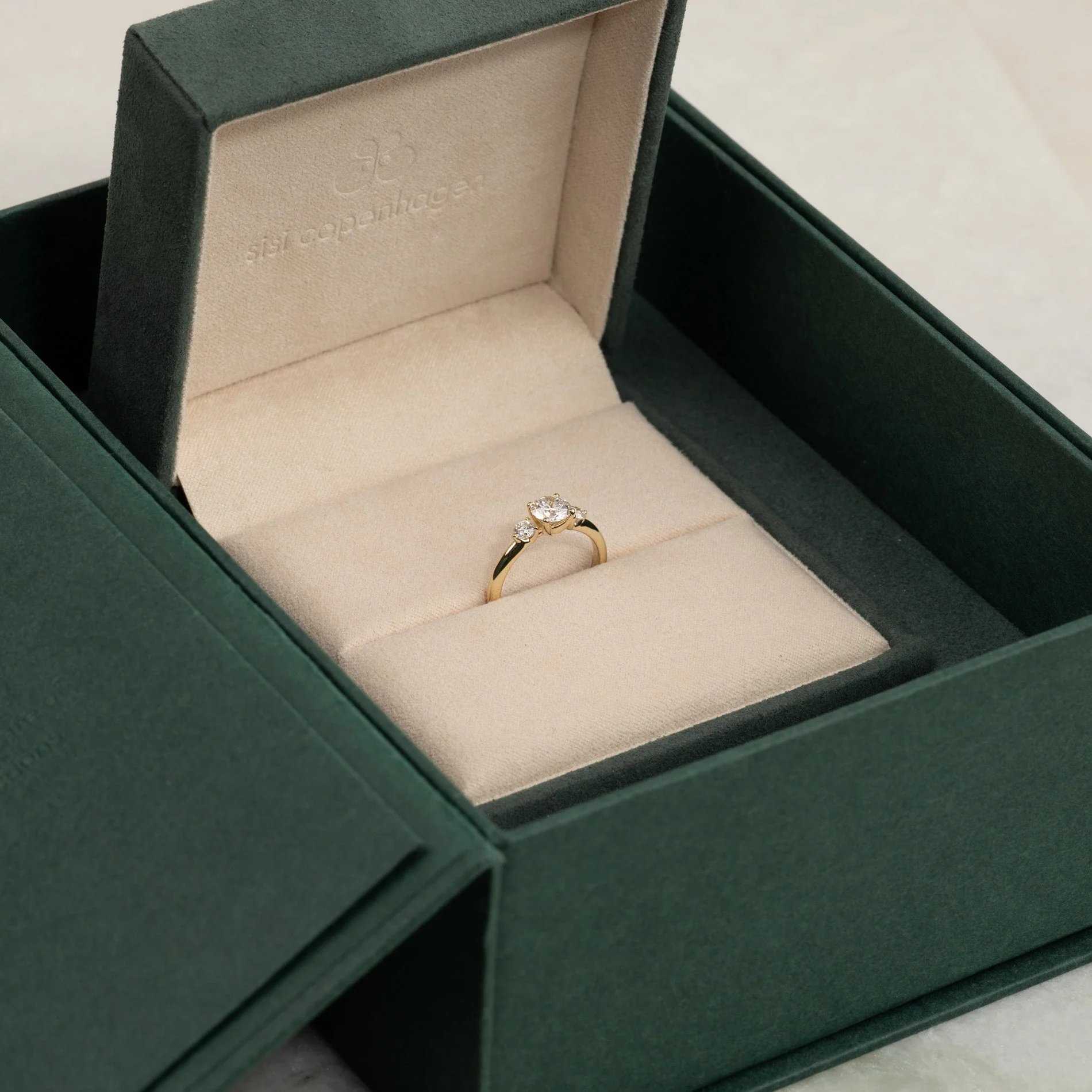 ROUND TRILOGY LAB-DIAMOND RING - 1.0ct - YG - Image 8