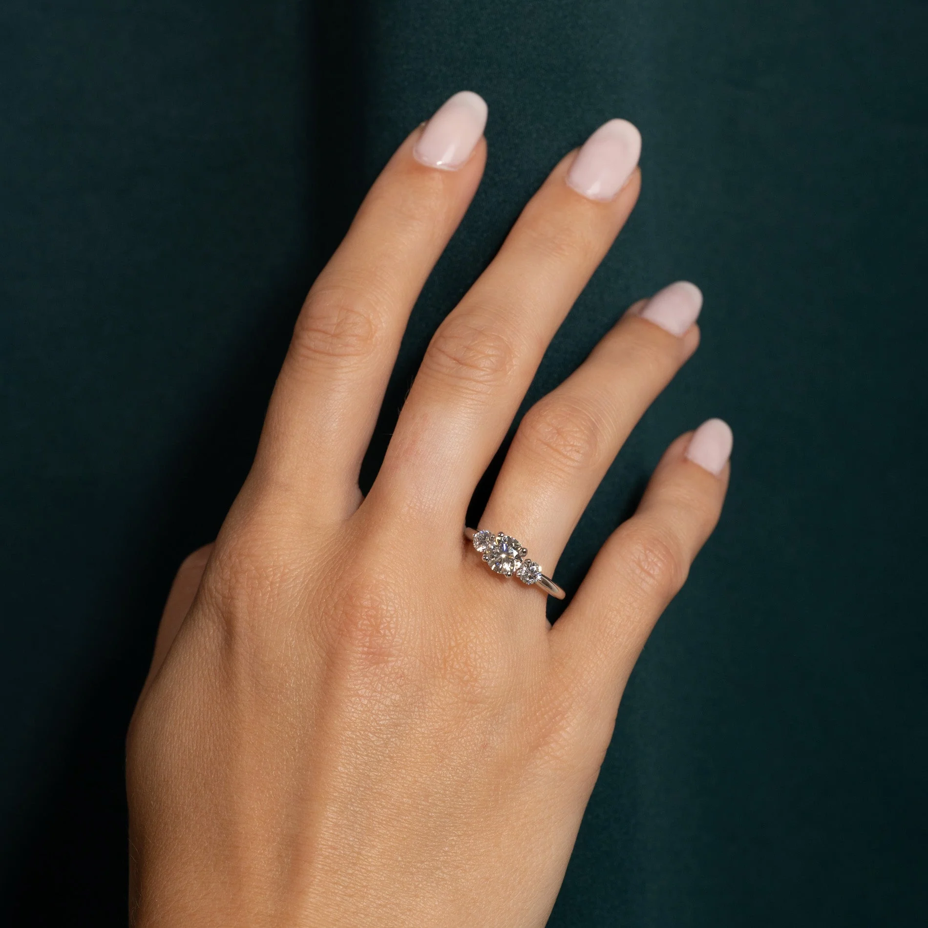 ROUND TRILOGY LAB-DIAMOND RING - 1.4ct - WG - Image 5