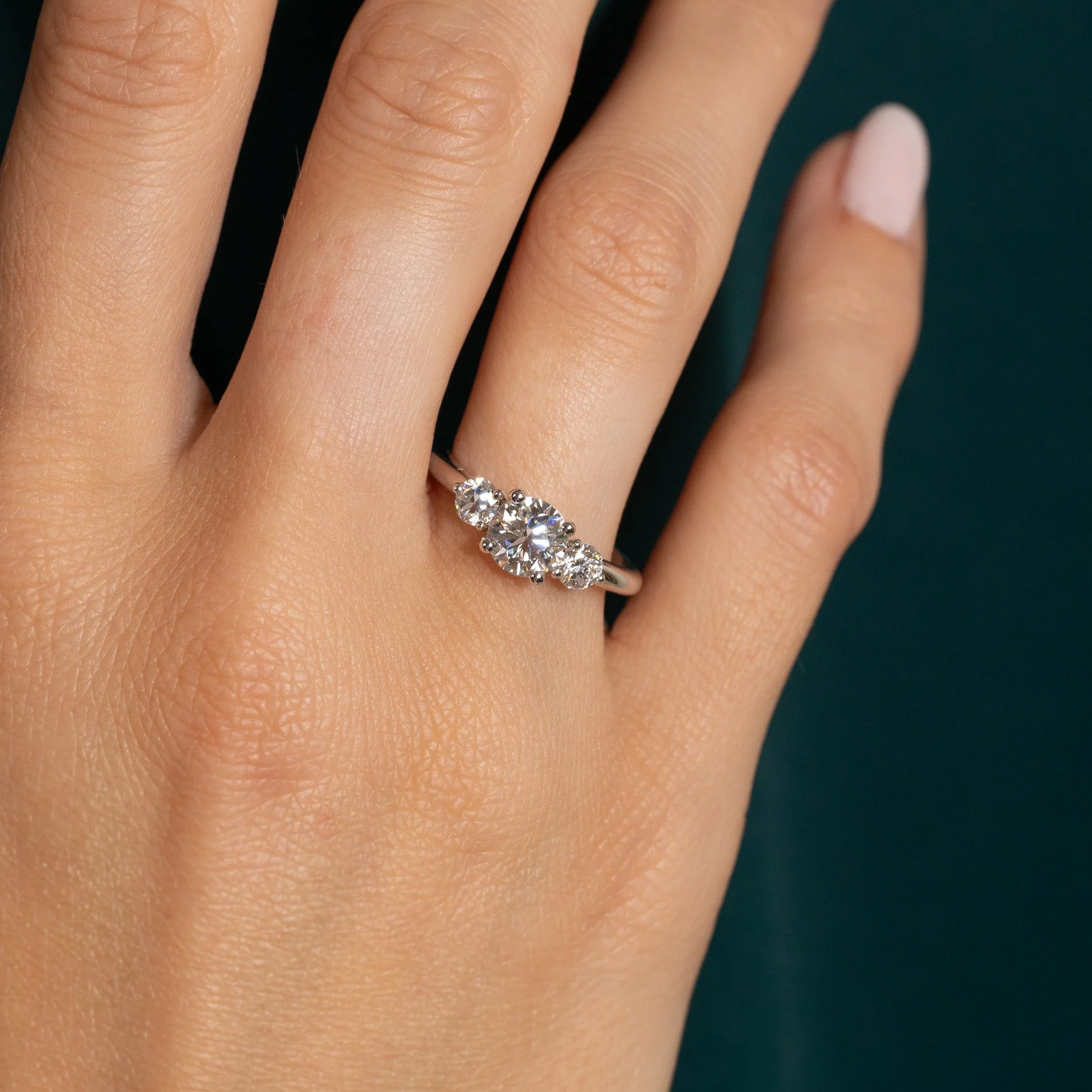ROUND TRILOGY LAB-DIAMOND RING - 1.4ct - WG - Image 8