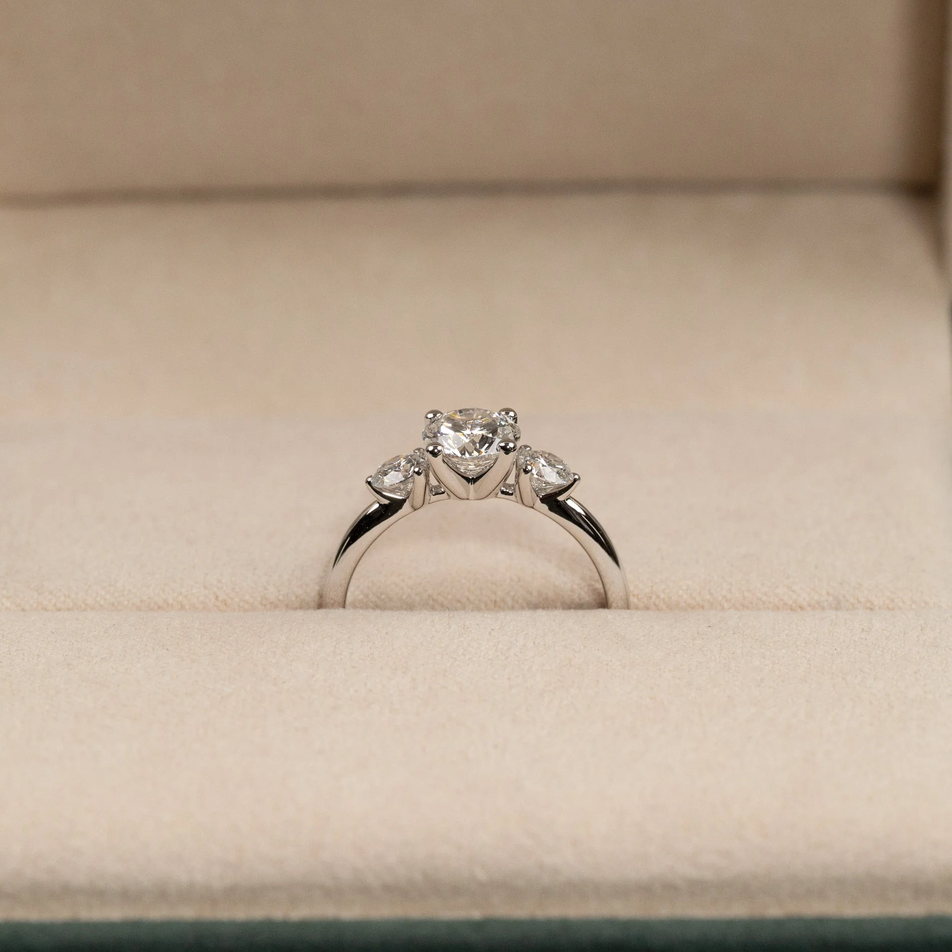 ROUND TRILOGY LAB-DIAMOND RING - 1.4ct - WG - Image 9