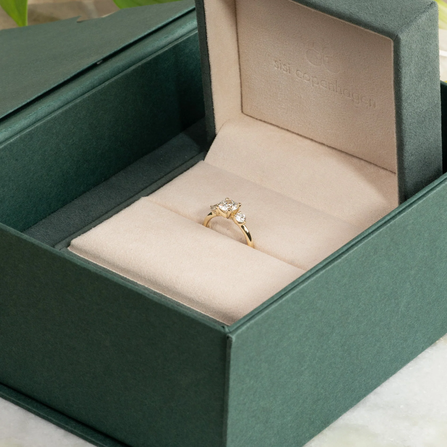 ROUND TRILOGY LAB-DIAMOND RING - 1.4ct - YG - Image 10