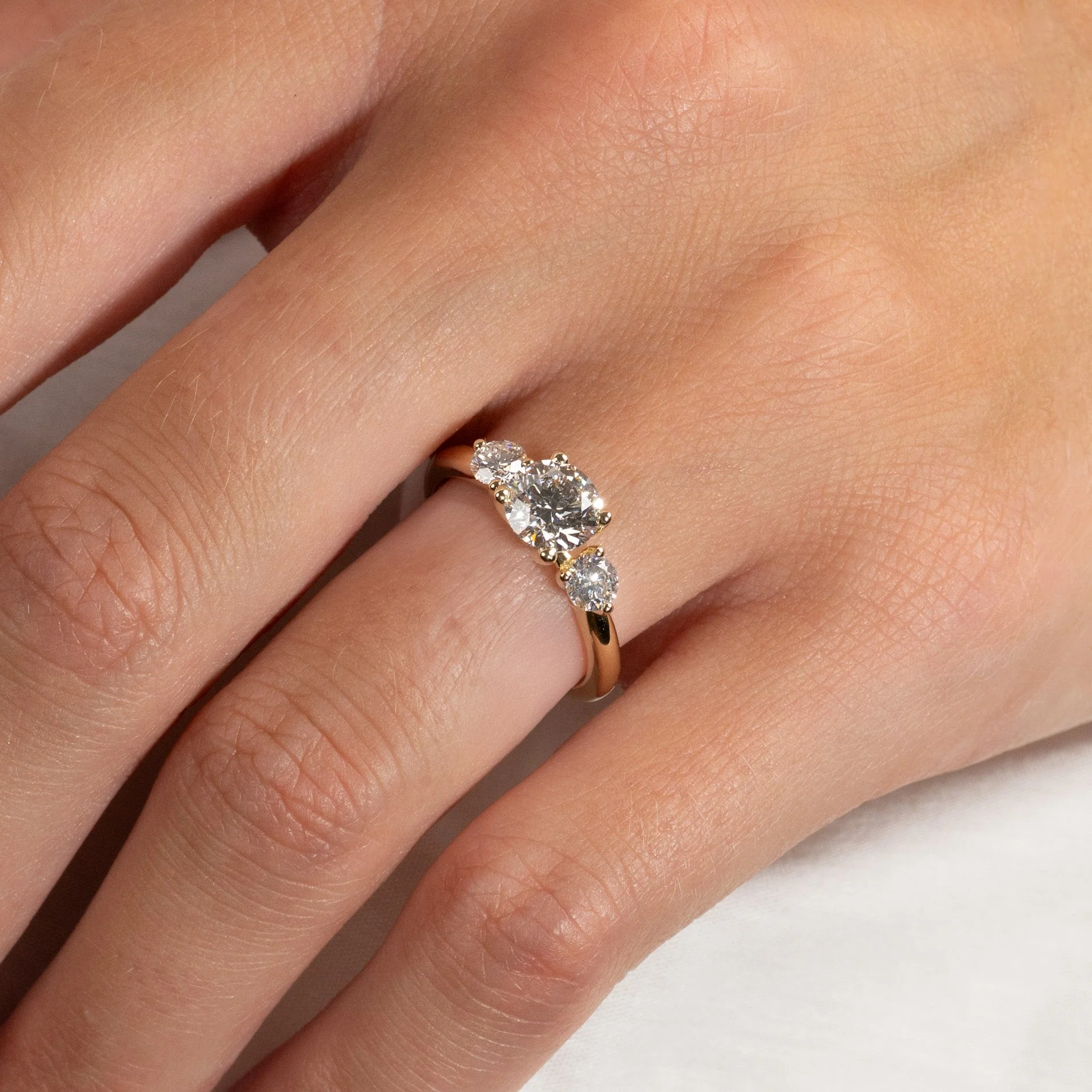 ROUND TRILOGY LAB-DIAMOND RING - 1.4ct - YG - Image 2