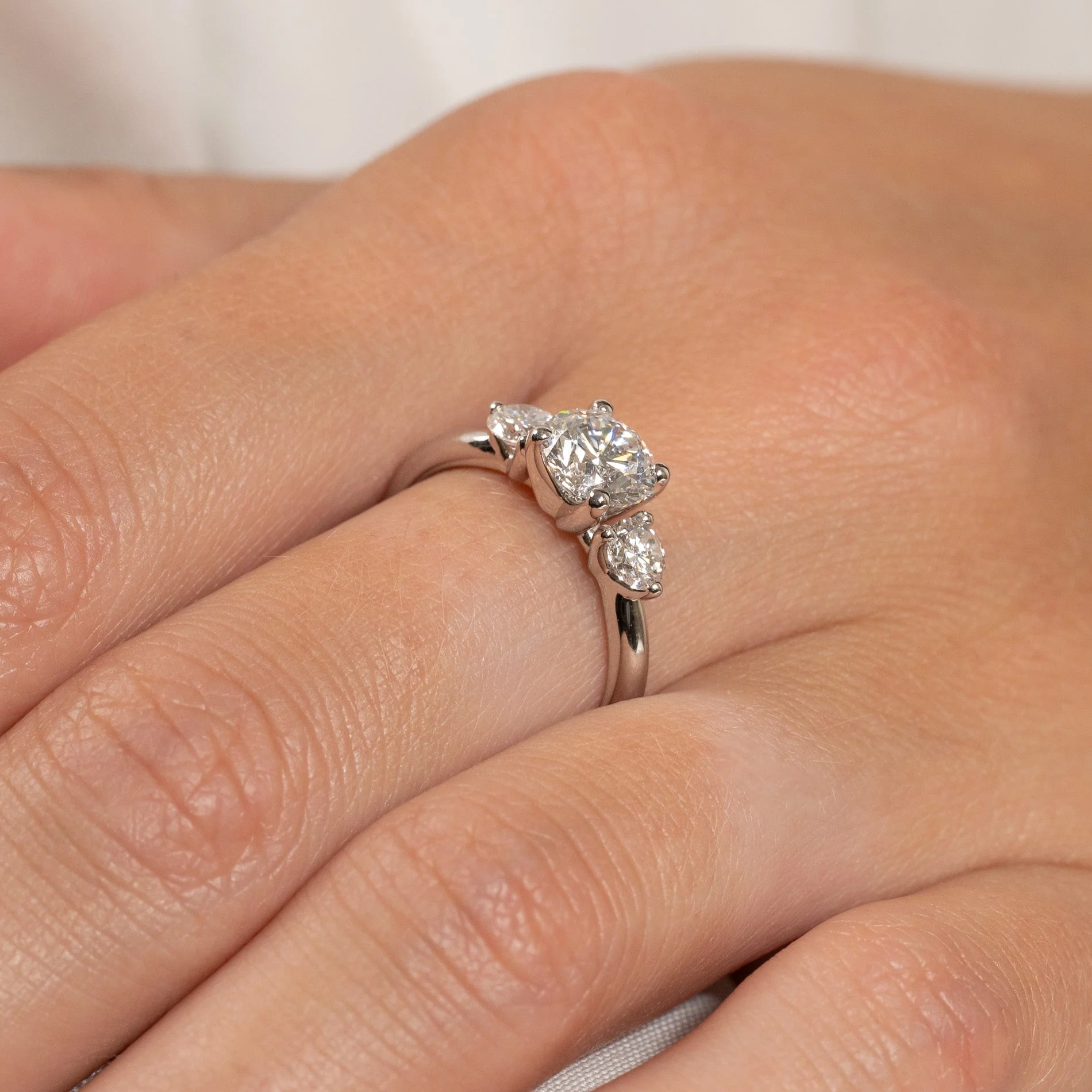 ROUND TRILOGY LAB-DIAMOND RING - 1.7ct - WG - Image 2
